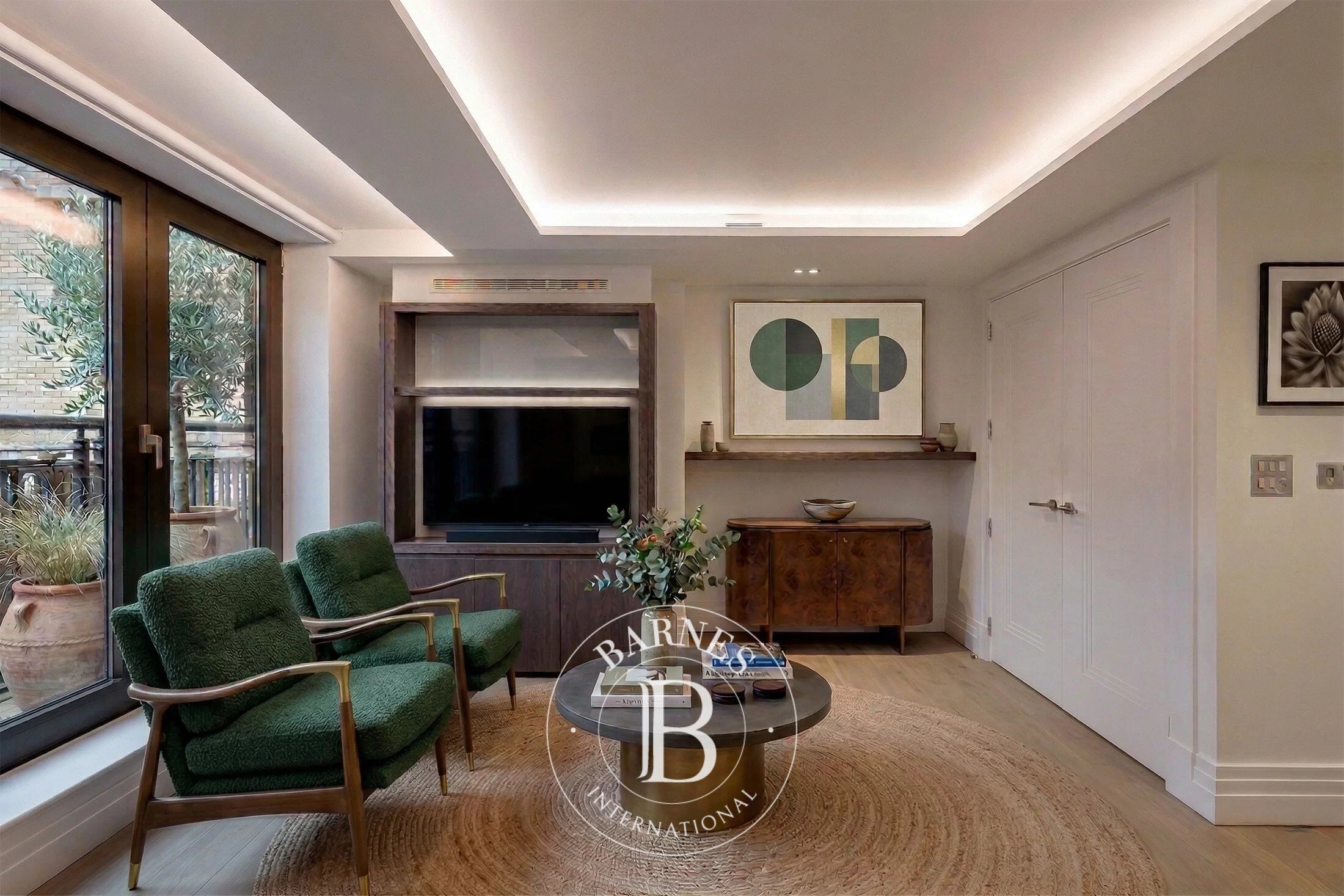 Kensington Gardens Square, Bayswater - picture 2