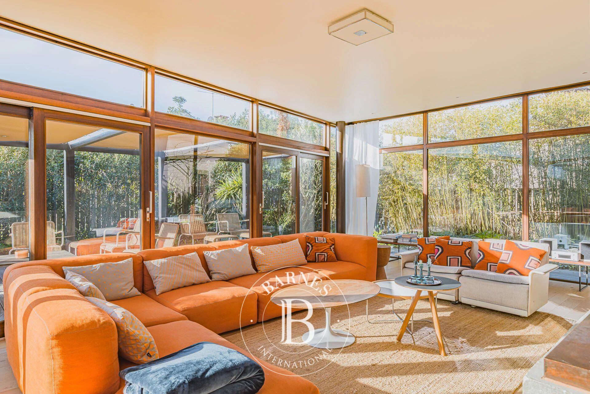 VILLA FAMILIALE RÉNOVÉE PAR UN ARCHITECTE, AVEC TERRASSE ET VUE SUR LE BASSIN, SUR LA PRESQU’ÎLE DU CAP FERRET - picture 3