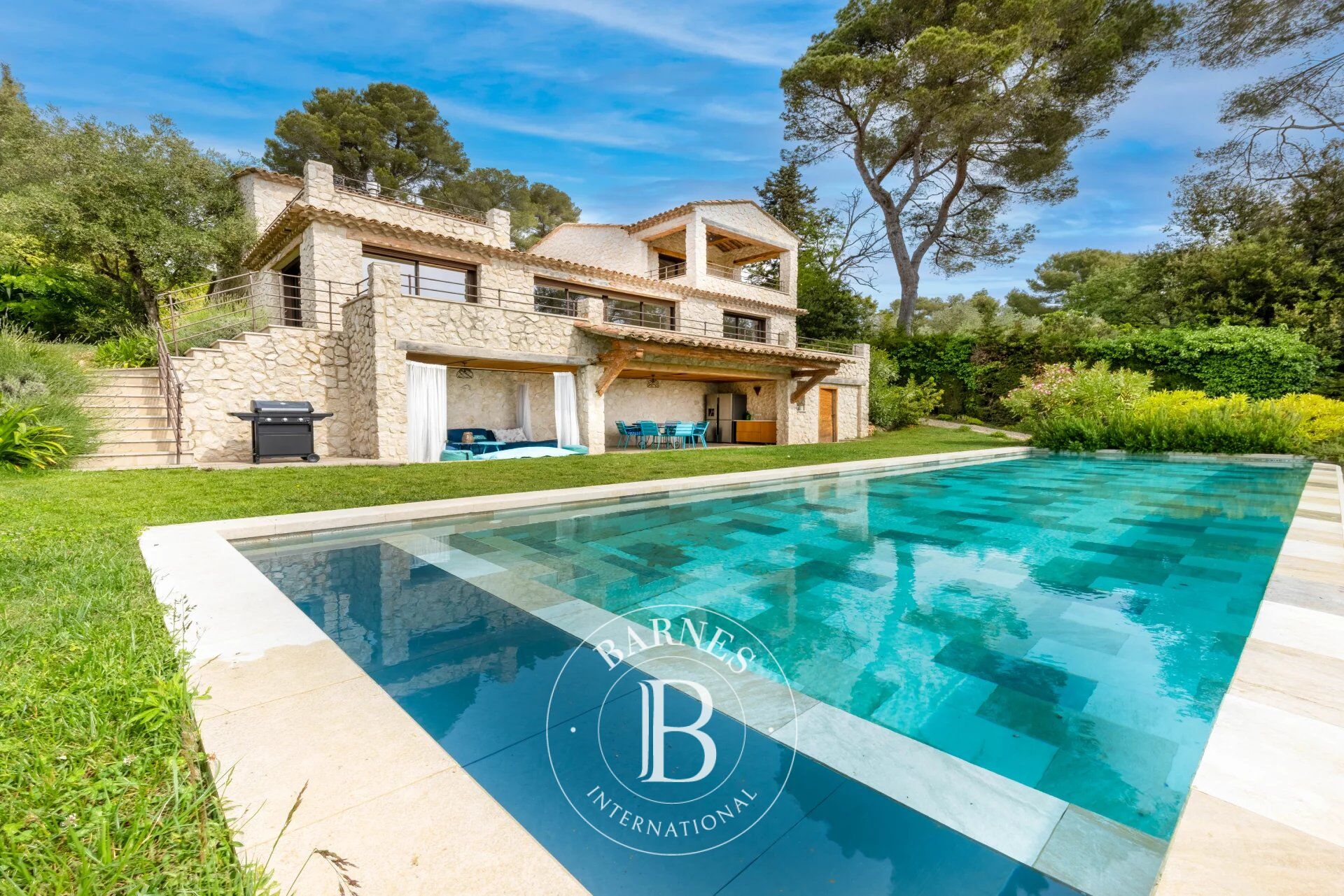 Renovated Stone Property with Panoramic Views over the Sea and the Village of Saint-Paul-de-Vence - picture 2