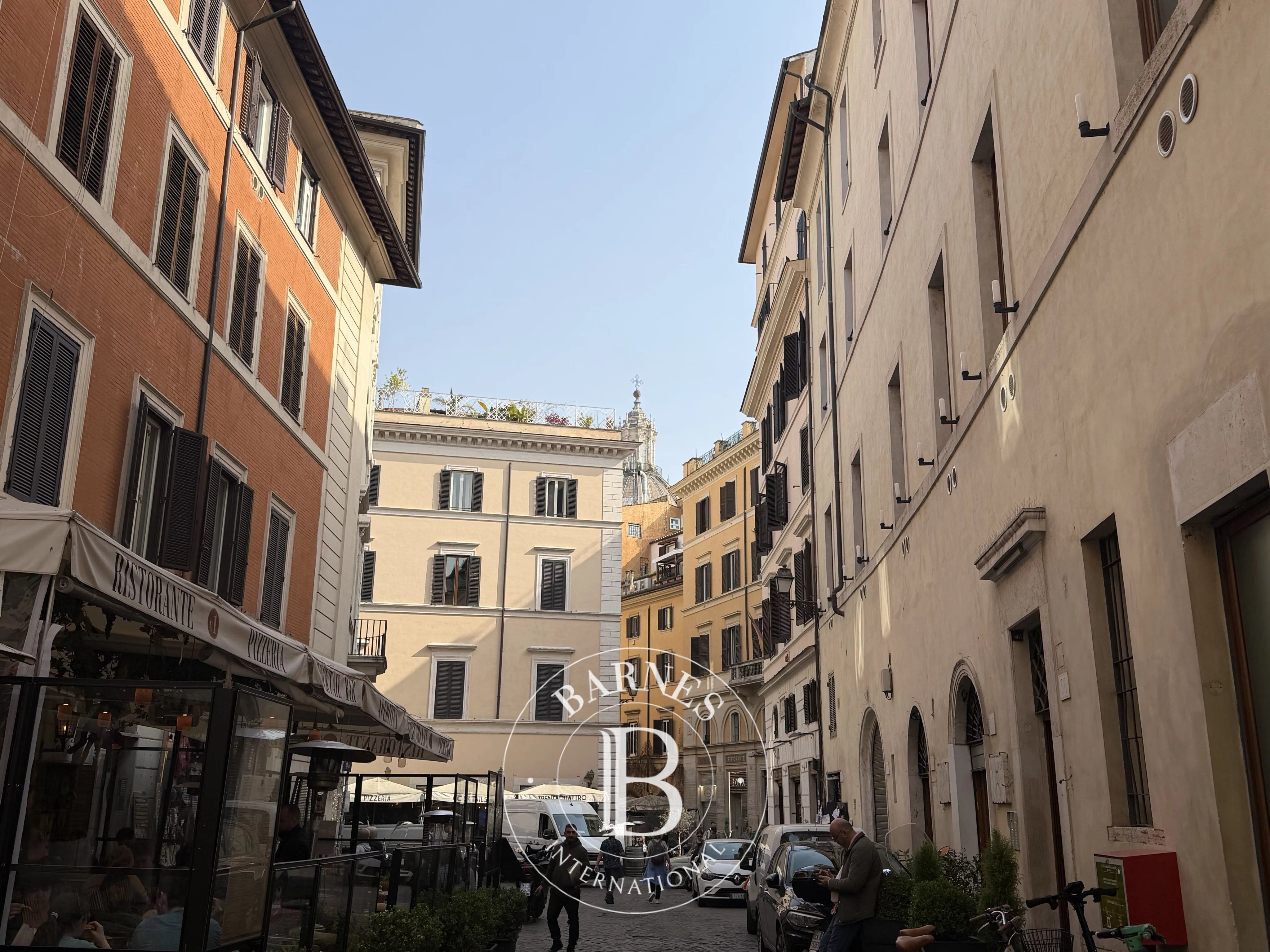 Prestigious designer property just a stone's throw from Piazza Navona - picture 1