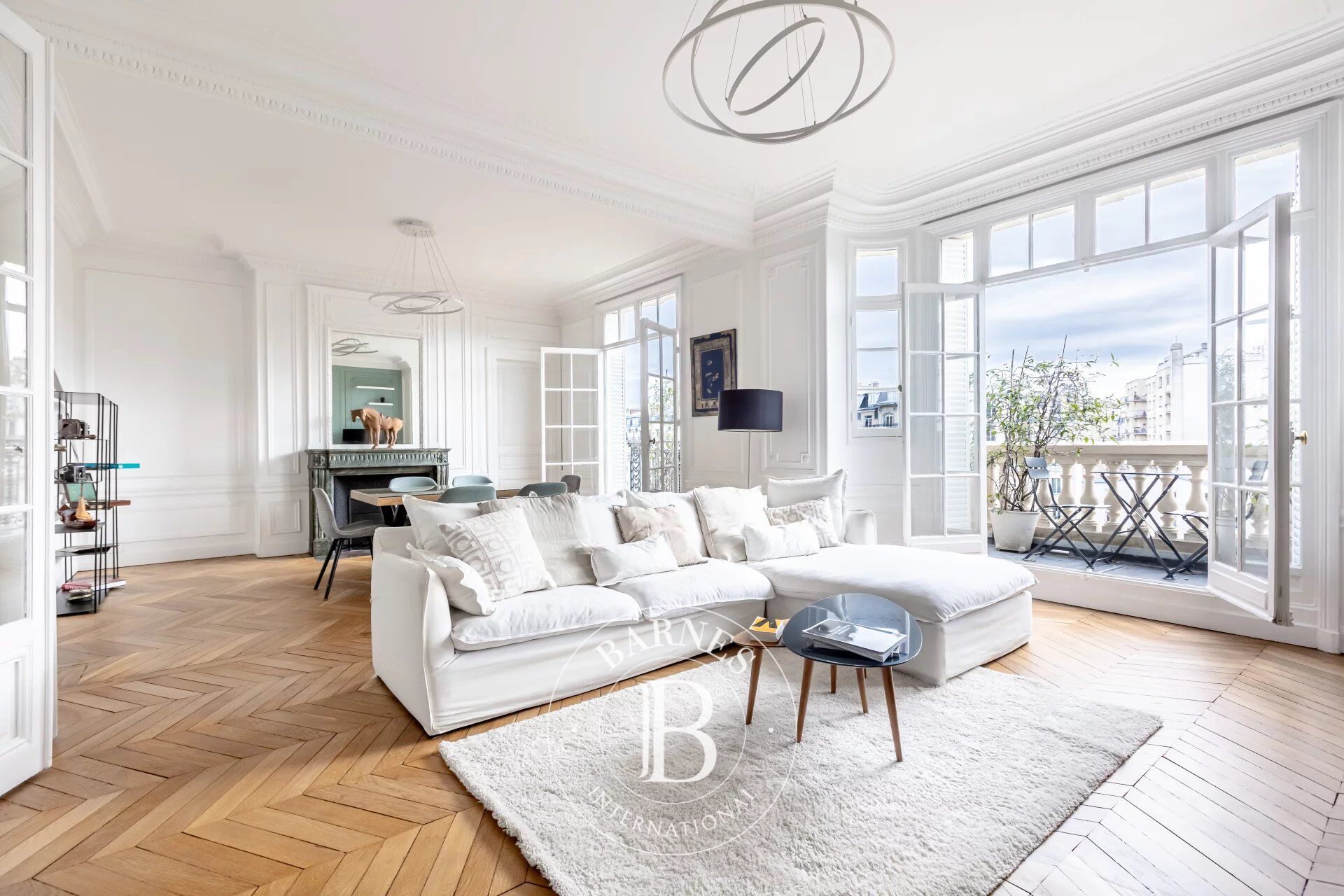 OFF MARKET - PARIS 15- BRETEUIL-194 m 2 Loi Carrez - 4 Chambres - Etage élevé - Balcons - Vue dégagée - picture 2