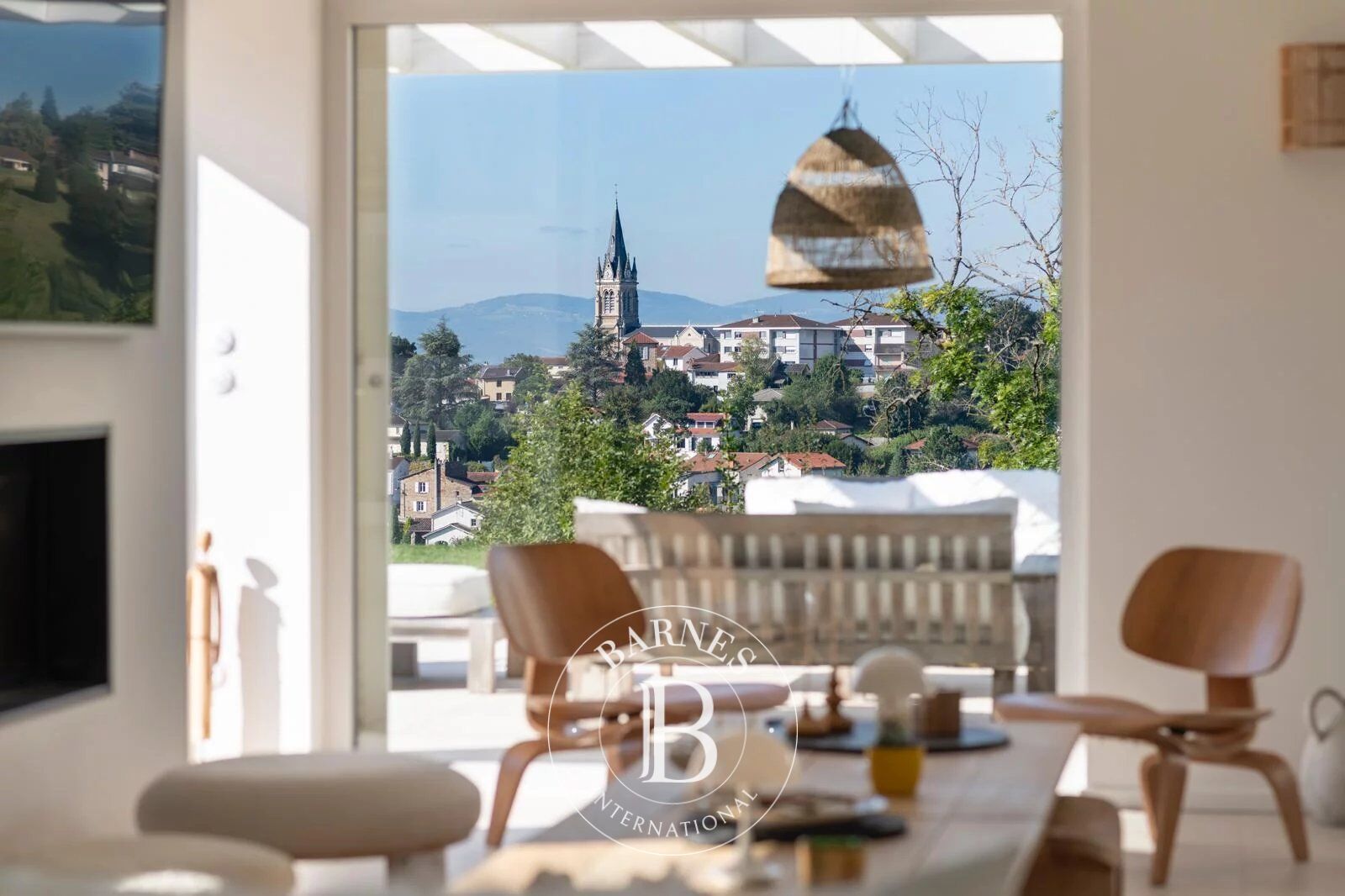 SAINT-DIDIER-AU-MONT-D'OR- Maison familiale rénovée d'environ 237 m² - Terrain de 2 310 m² - 4 chambres - Bureau - Piscine - picture 1