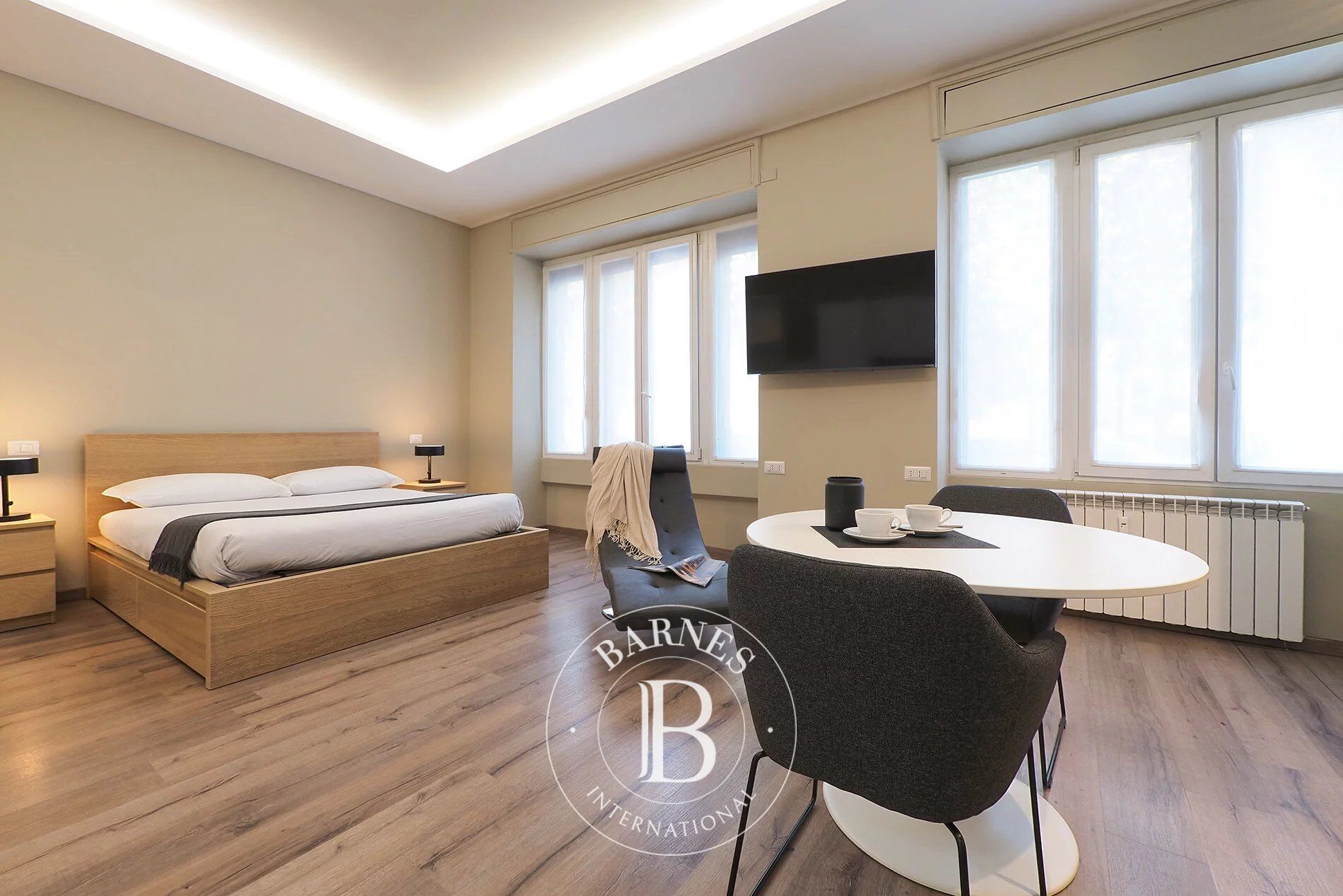 Renovated and Furnished Studio Apartment – Isola / Scalo Farini Area - picture 1