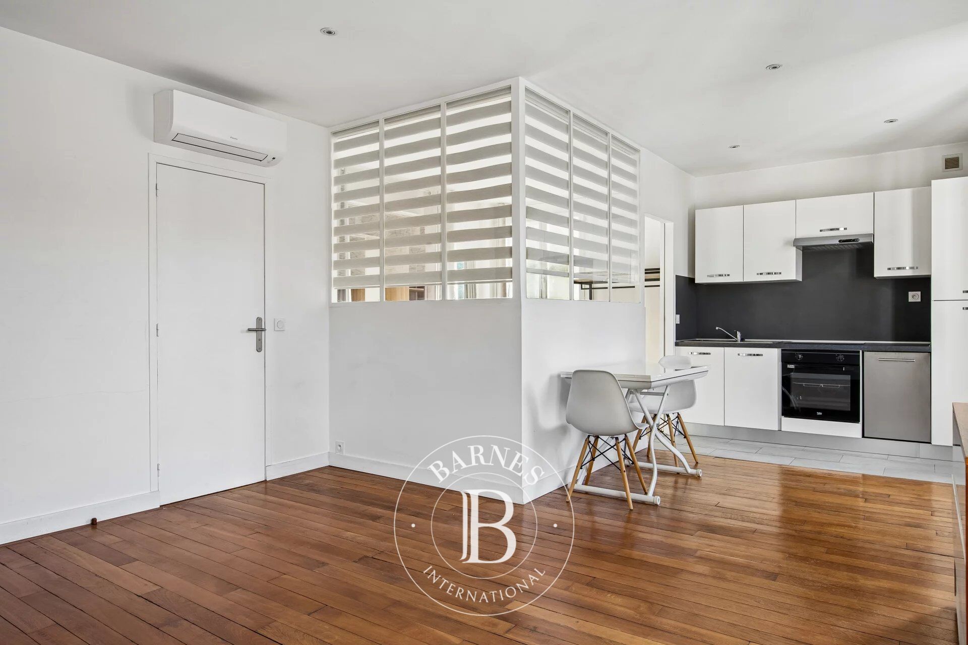 Paris 16 – Victor Hugo / Kléber – 1-bedroom apartment – Parisian charm - picture 2