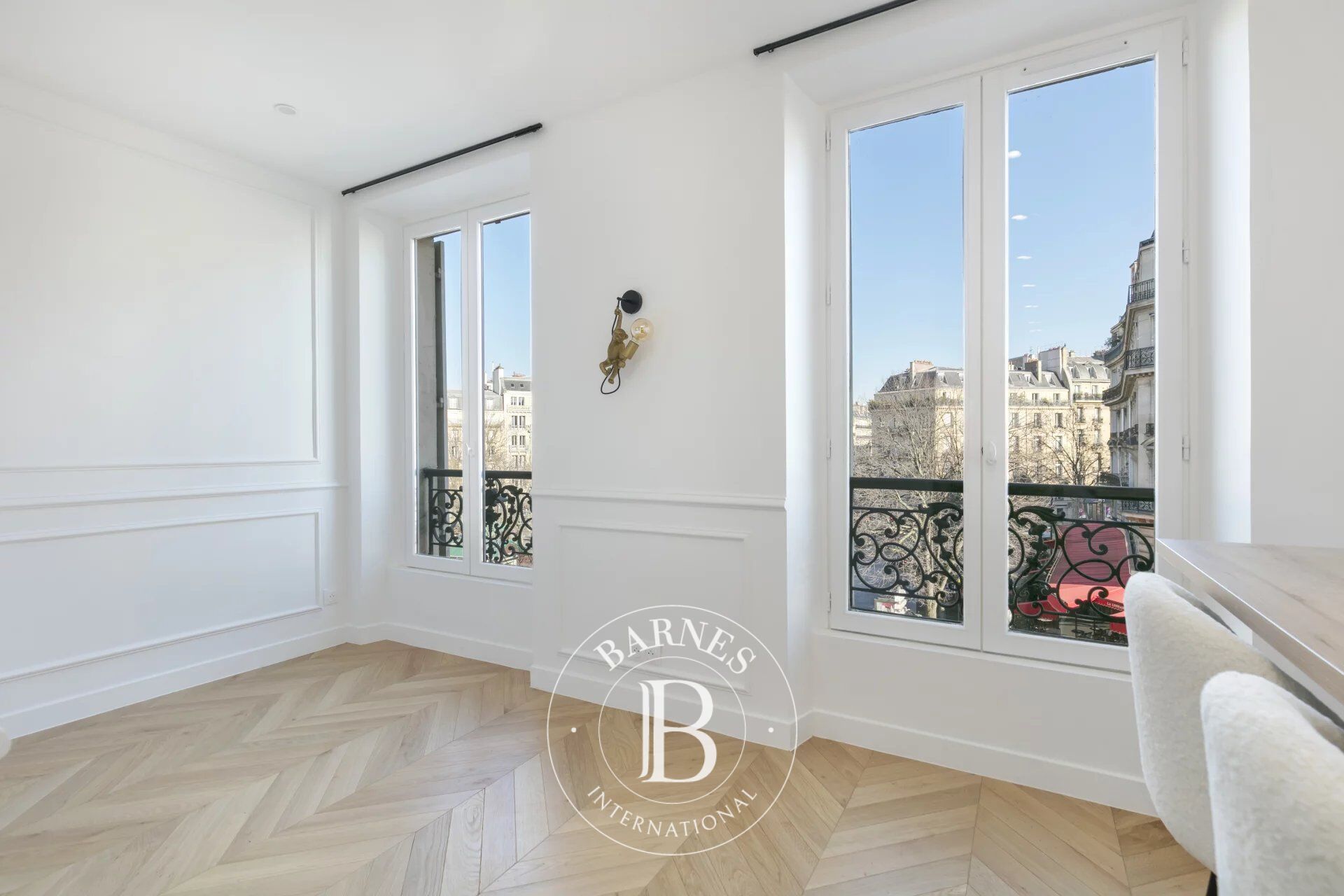 PARIS 8 – FAUBOURG SAINT-HONORÉ – Beautiful Renovated Apartment - picture 3