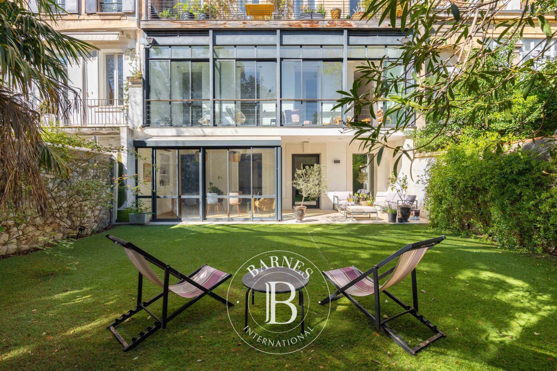 VENTE - MARSEILLE 13008 - LUXUEUX DUPLEX CONTEMPORAIN DE 250M² AVEC JARDIN - picture 1