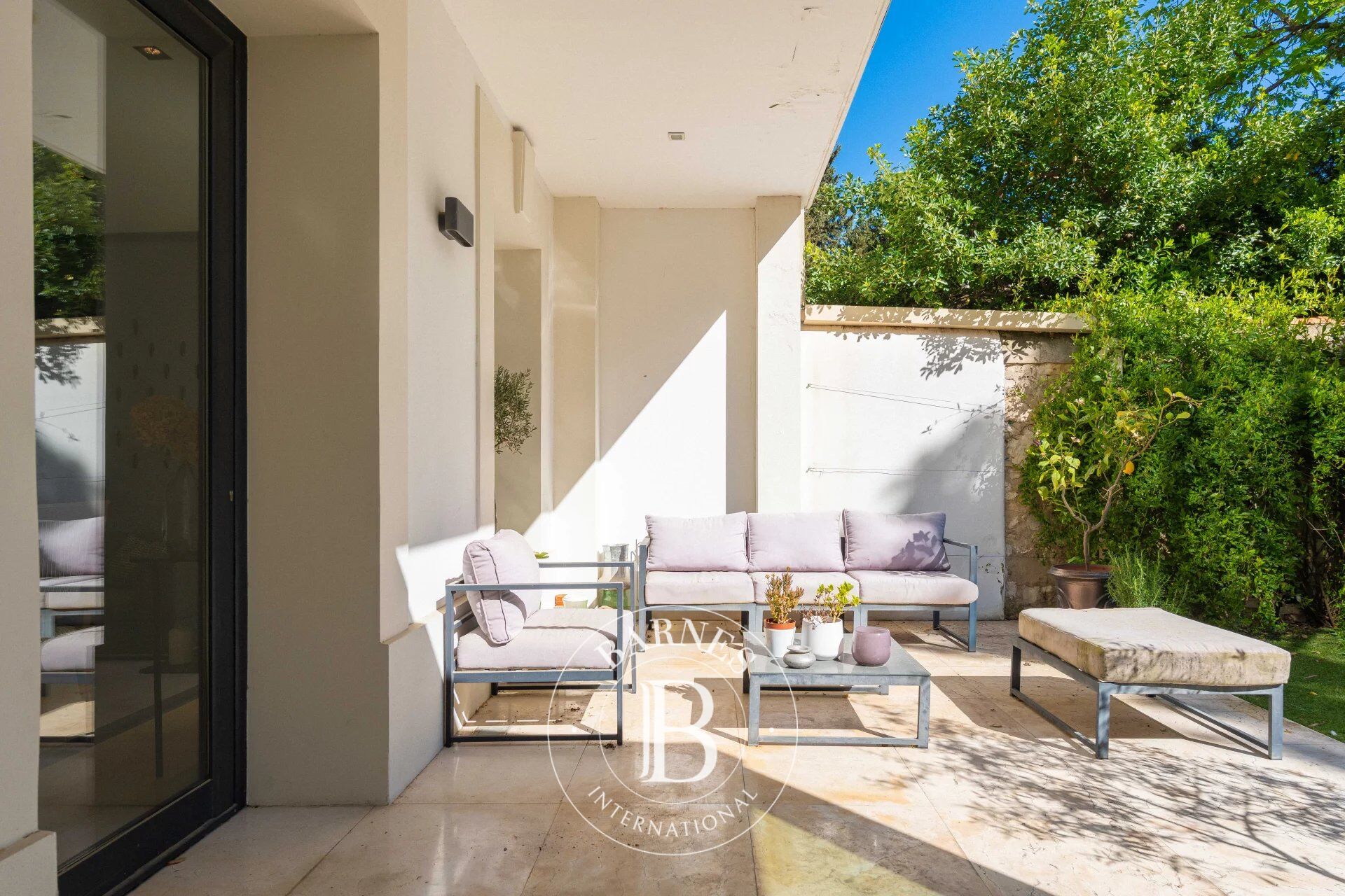 VENTE - MARSEILLE 13008 - LUXUEUX DUPLEX CONTEMPORAIN DE 250M² AVEC JARDIN - picture 3