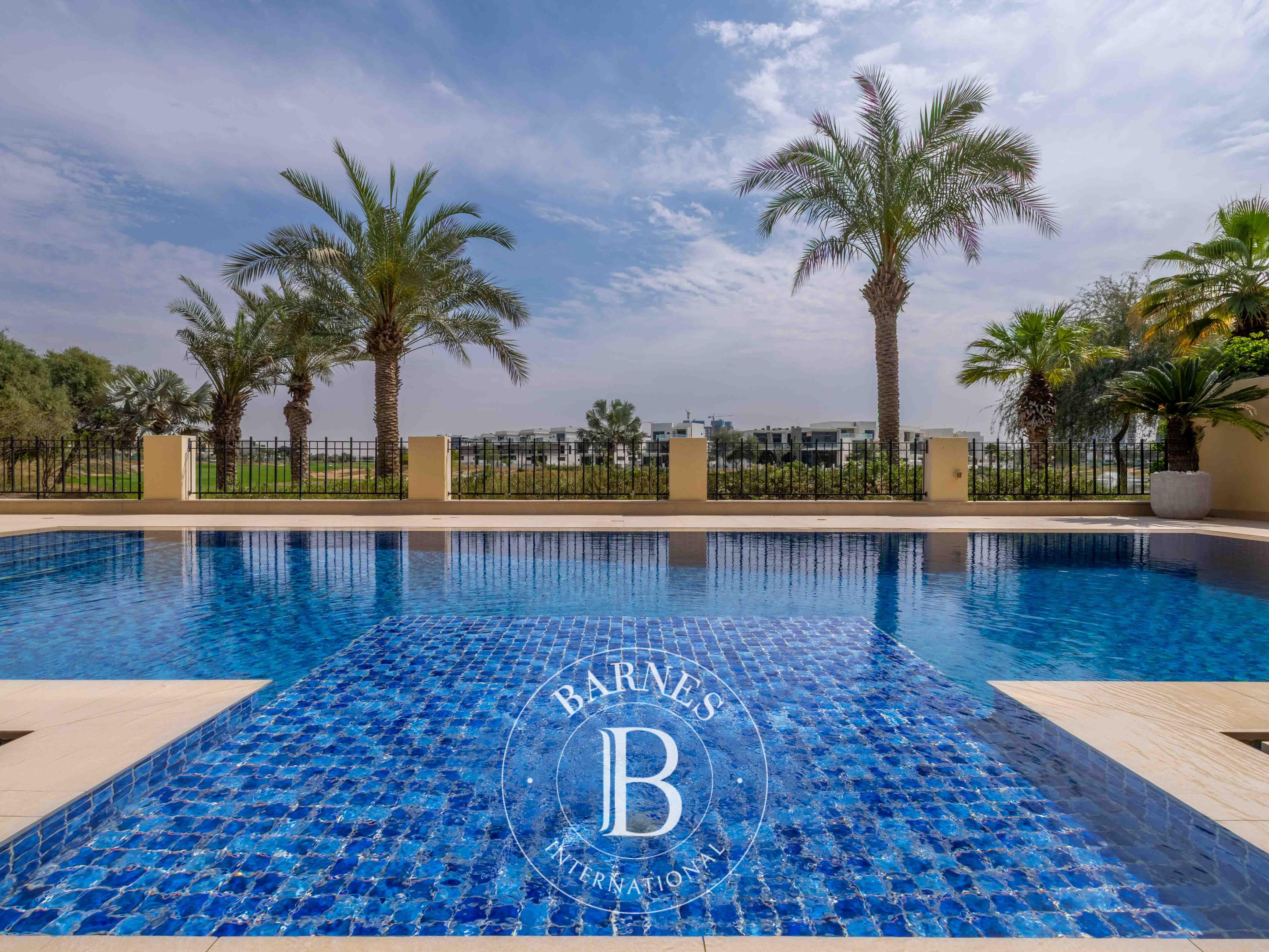 Villa DAMAC Hills - picture 2