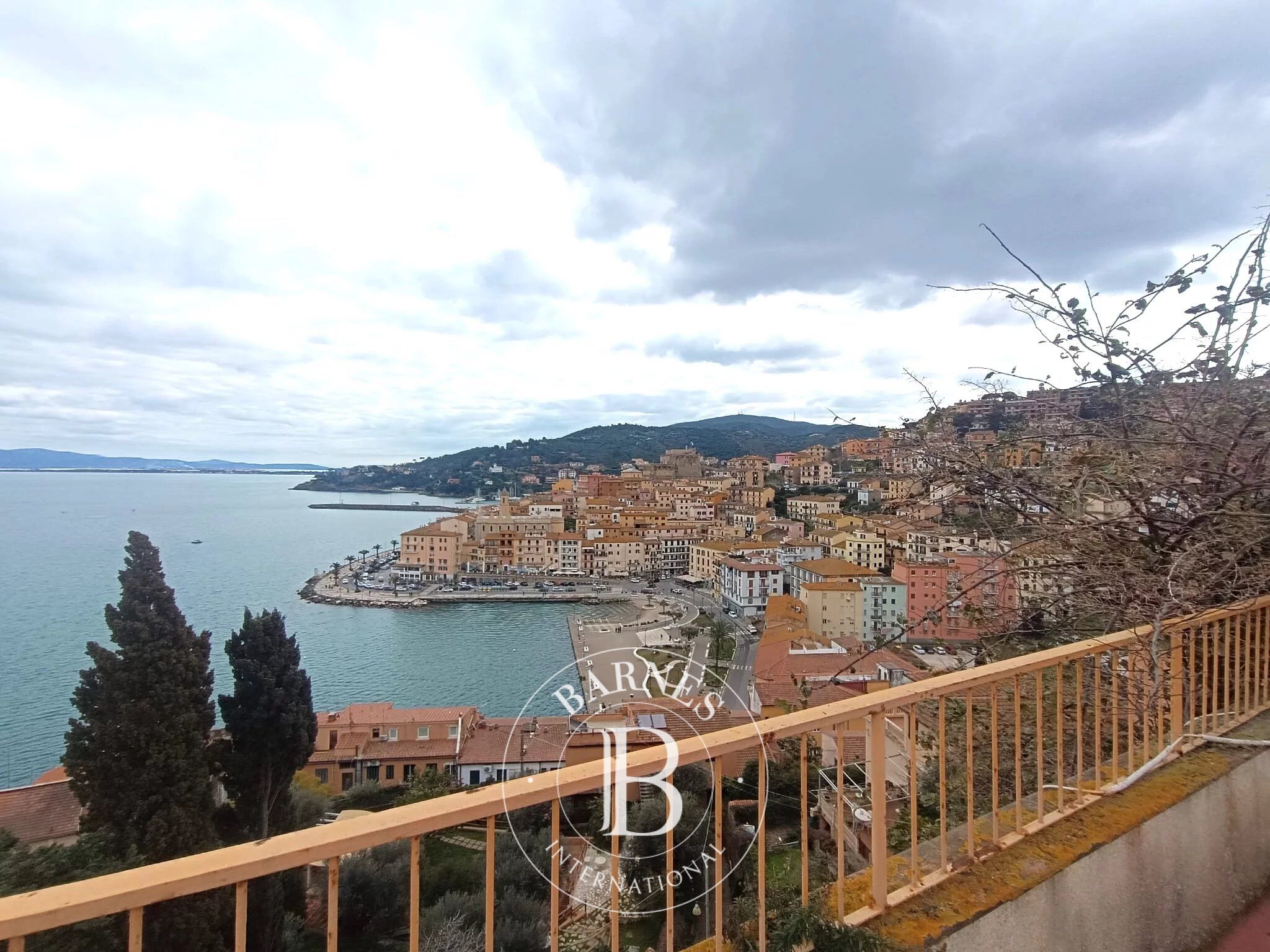 APPARTEMENT DE TROIS PIÈCES AVEC VUE PANORAMIQUE - EN BON ÉTAT - À PROXIMITÉ DE LA MER - picture 3