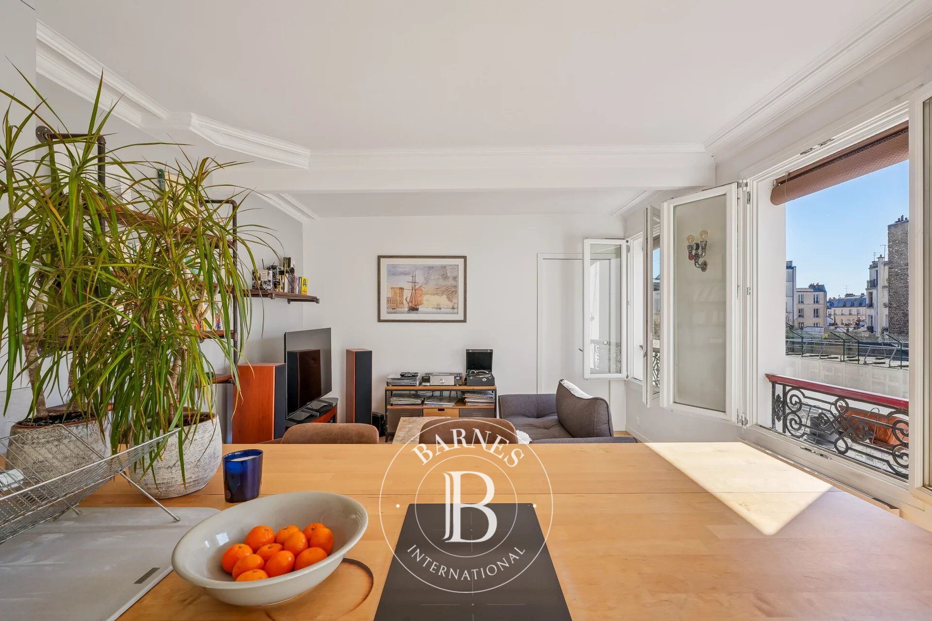 PARIS 18 - MONTMARTRE - LEPIC - SOUTH-FACING - ONE BEDROOM - picture 1