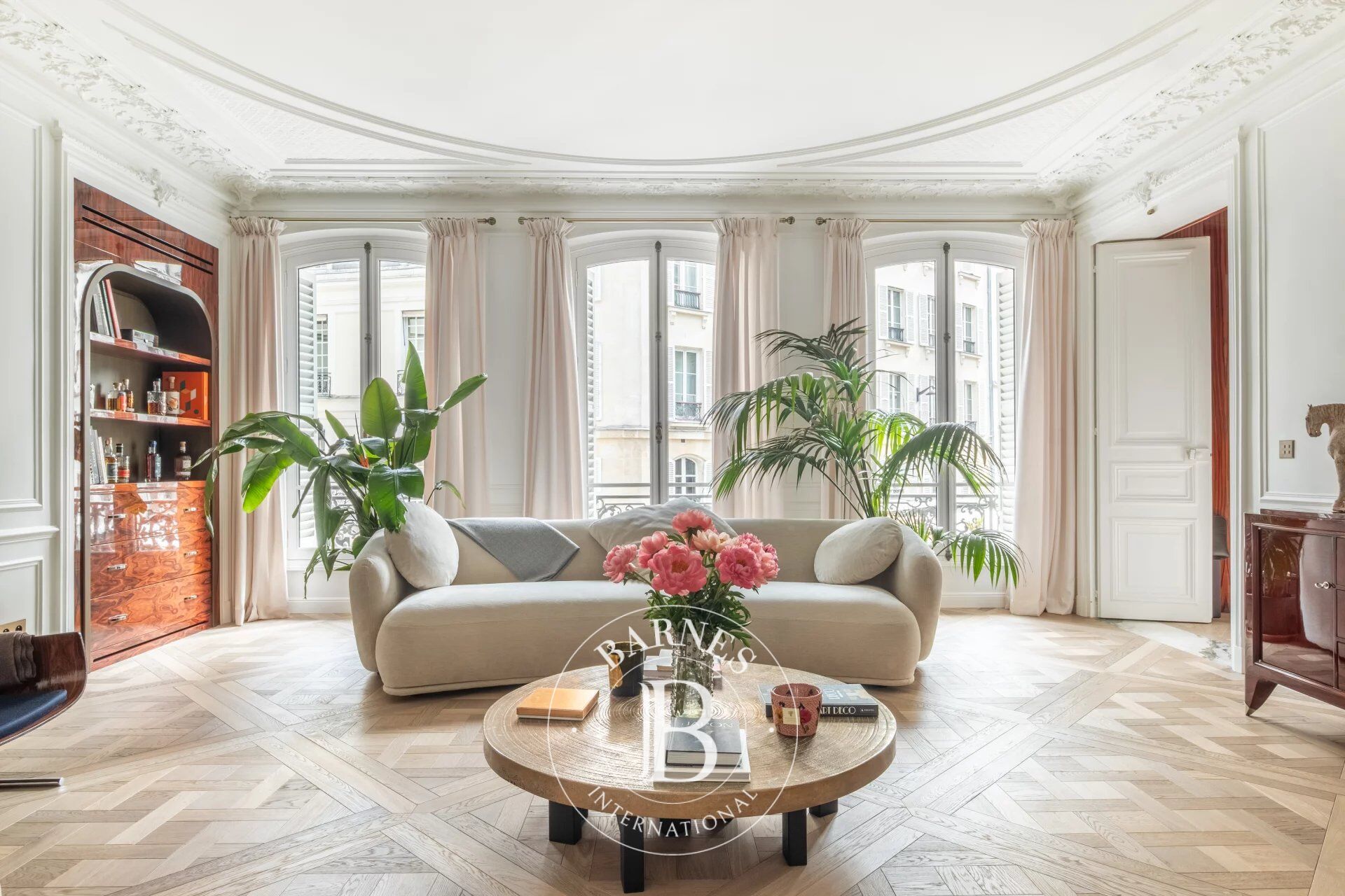 Paris 7 – Grenelle / Saints-Pères – Exceptional Apartment – 4 Bedrooms – High-End Finishes - picture 1