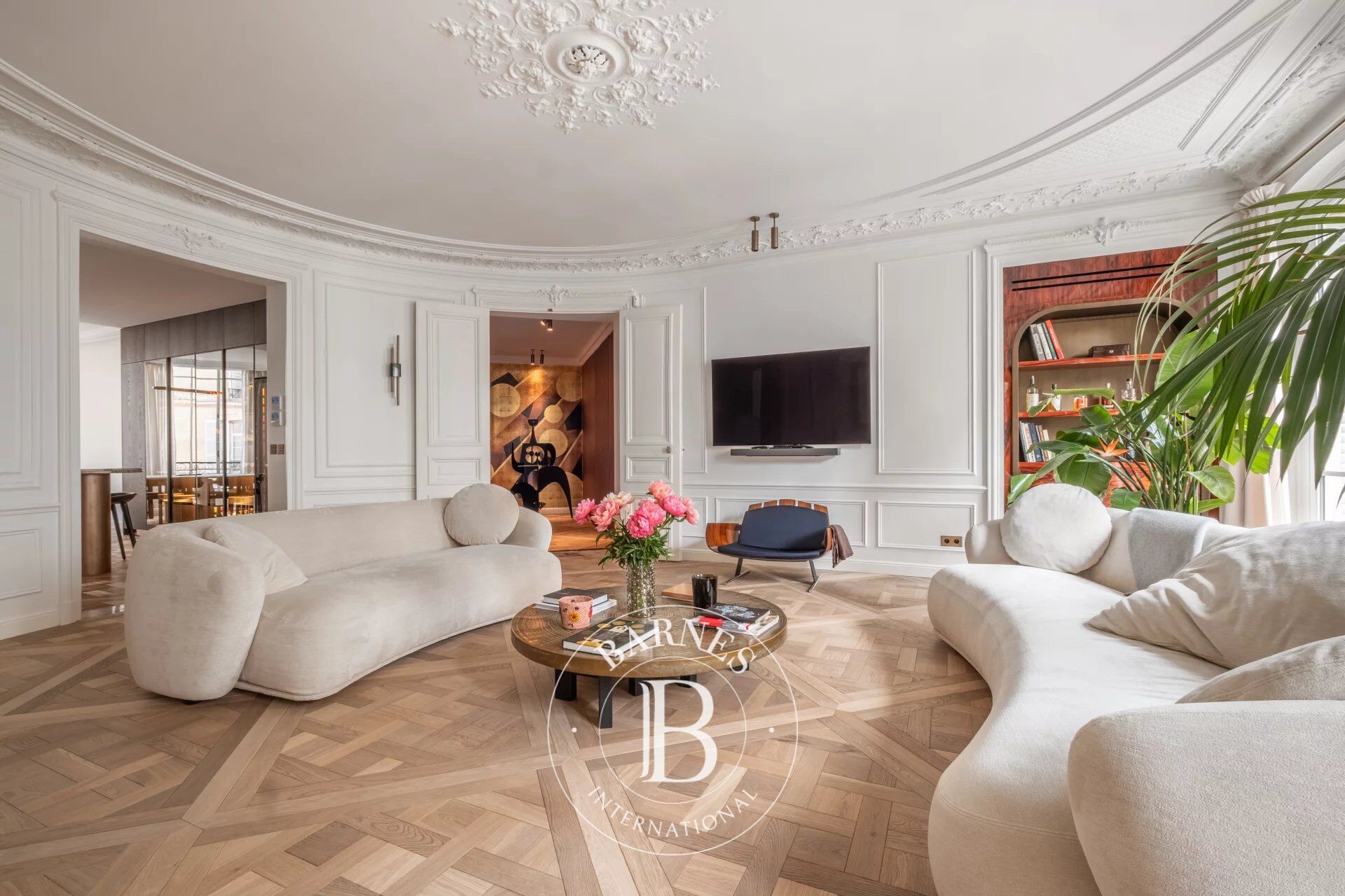 Paris 7 – Grenelle / Saints-Pères – Exceptional Apartment – 4 Bedrooms – High-End Finishes - picture 3