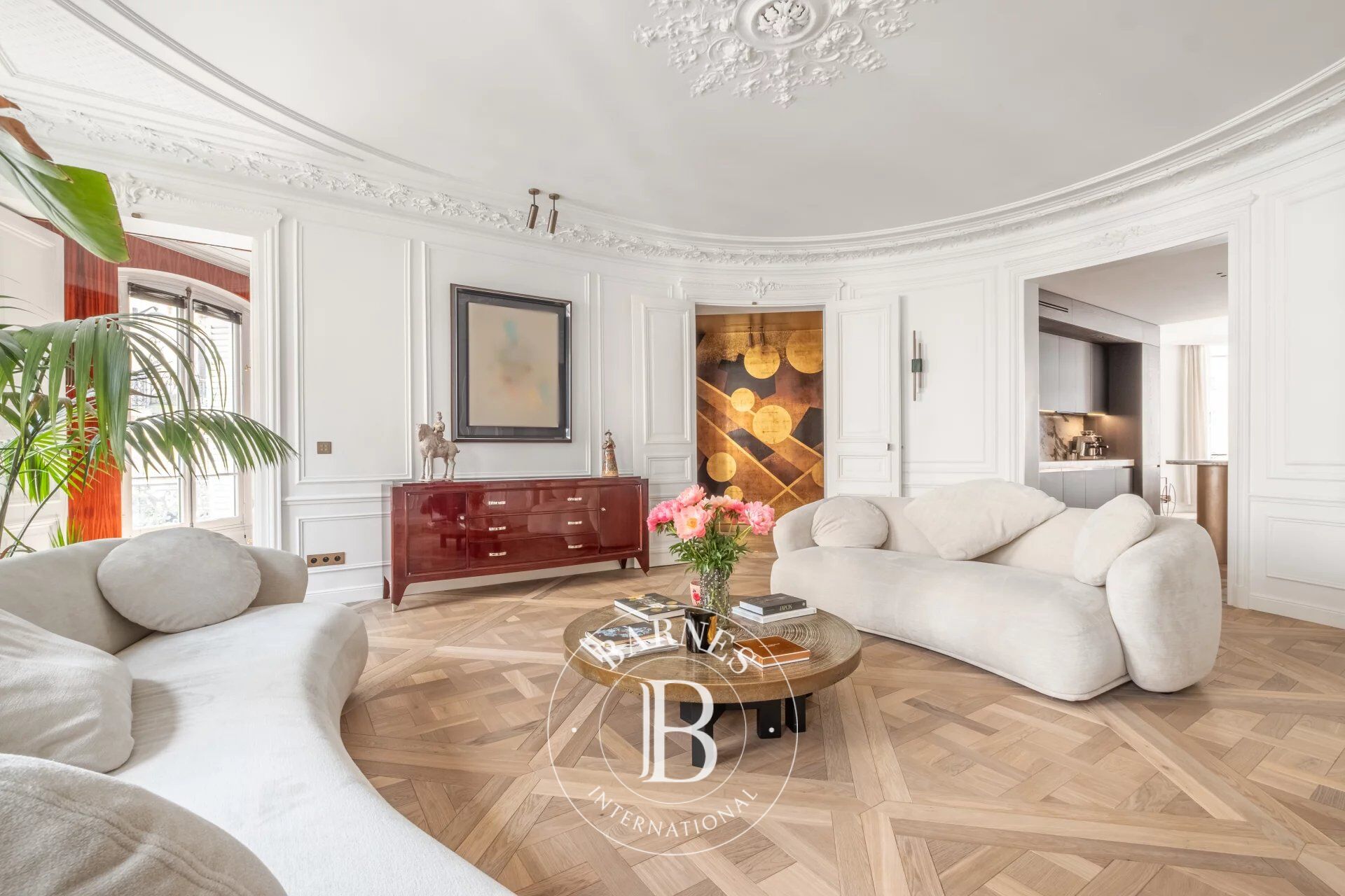 Paris 7 – Grenelle / Saints-Pères – Exceptional Apartment – 4 Bedrooms – High-End Finishes - picture 2