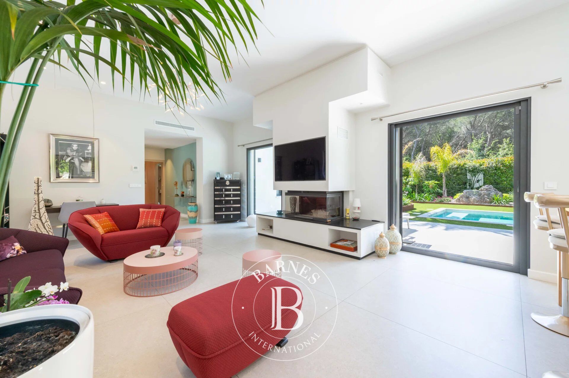 MOUGINS - VILLA CONTEMPORAINE - VUE FORÊT - picture 2
