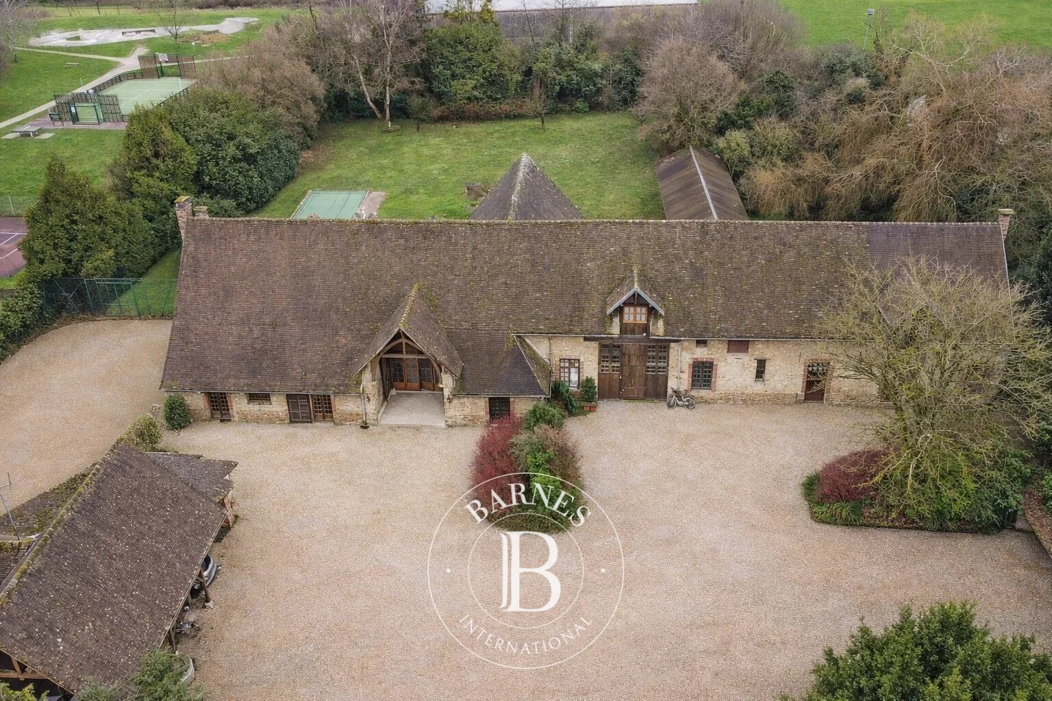 Les Loges-en-Josas  – Maison ancienne d’environ 320 m² – 6 chambres - picture 1