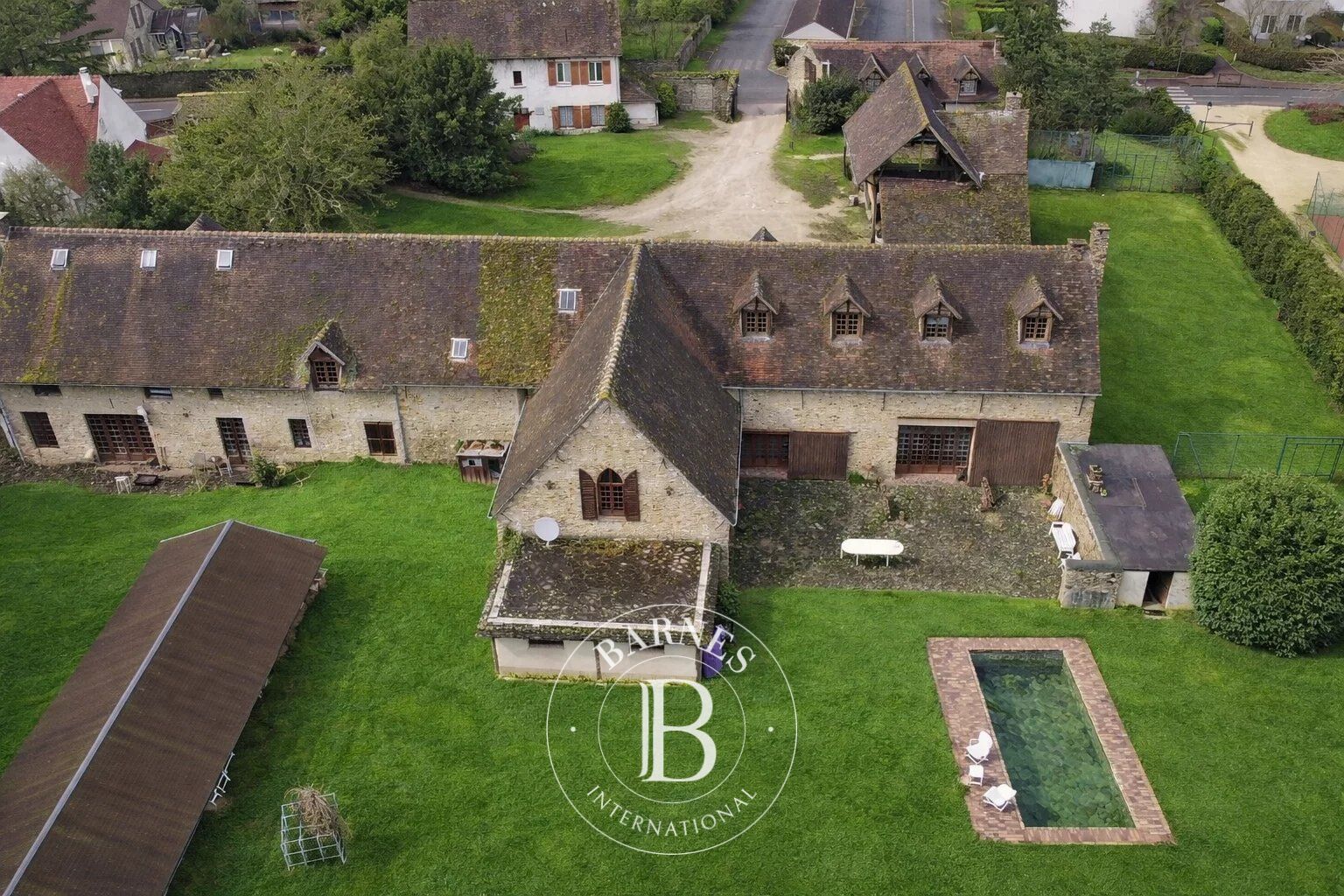 Les Loges-en-Josas  – Maison ancienne d’environ 320 m² – 6 chambres - picture 3