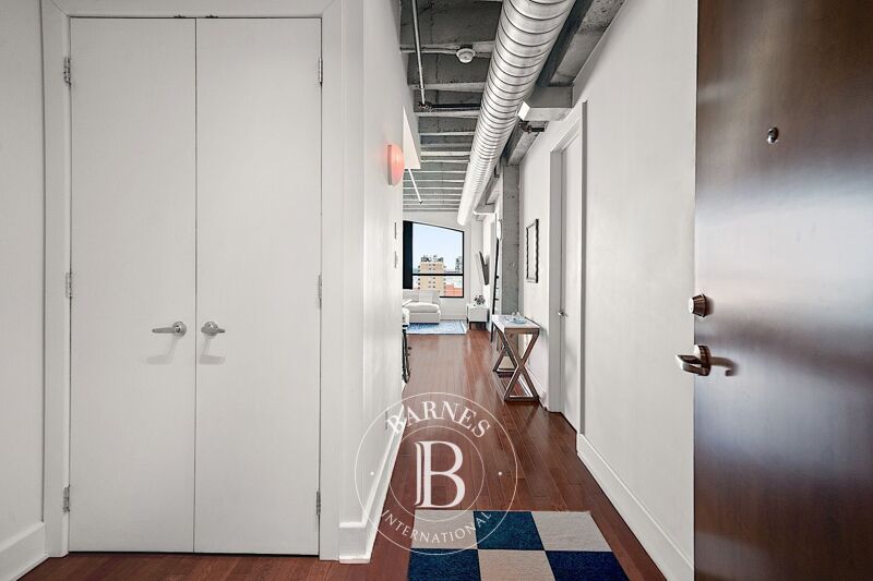 For Sale Apartment | Montréal (Ville-Marie) - picture 2