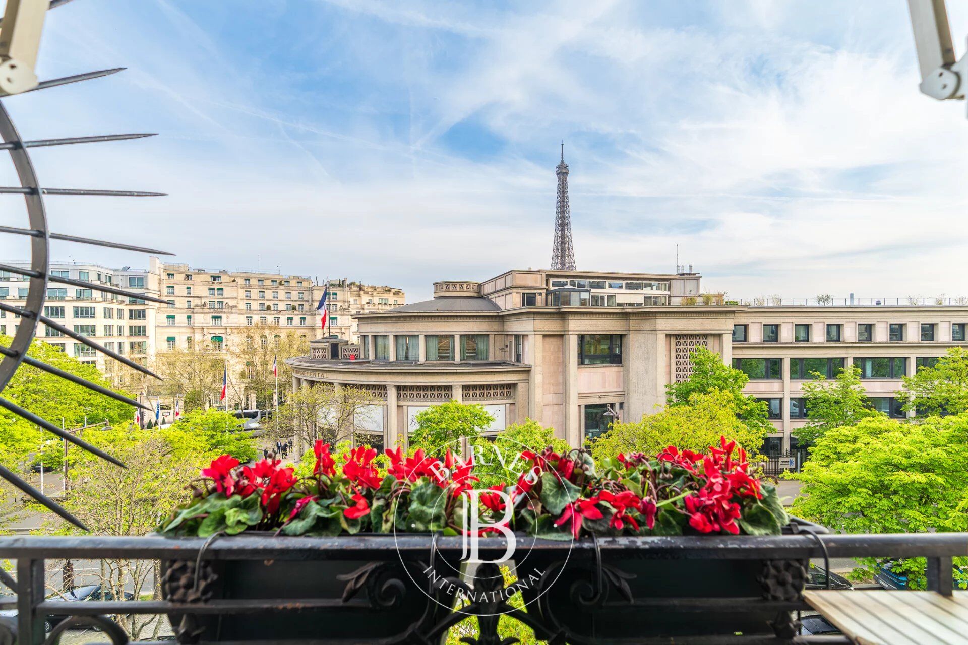 Paris 16 - Avenue Président Wilson - Reception and family apartment – View over monuments - picture 1