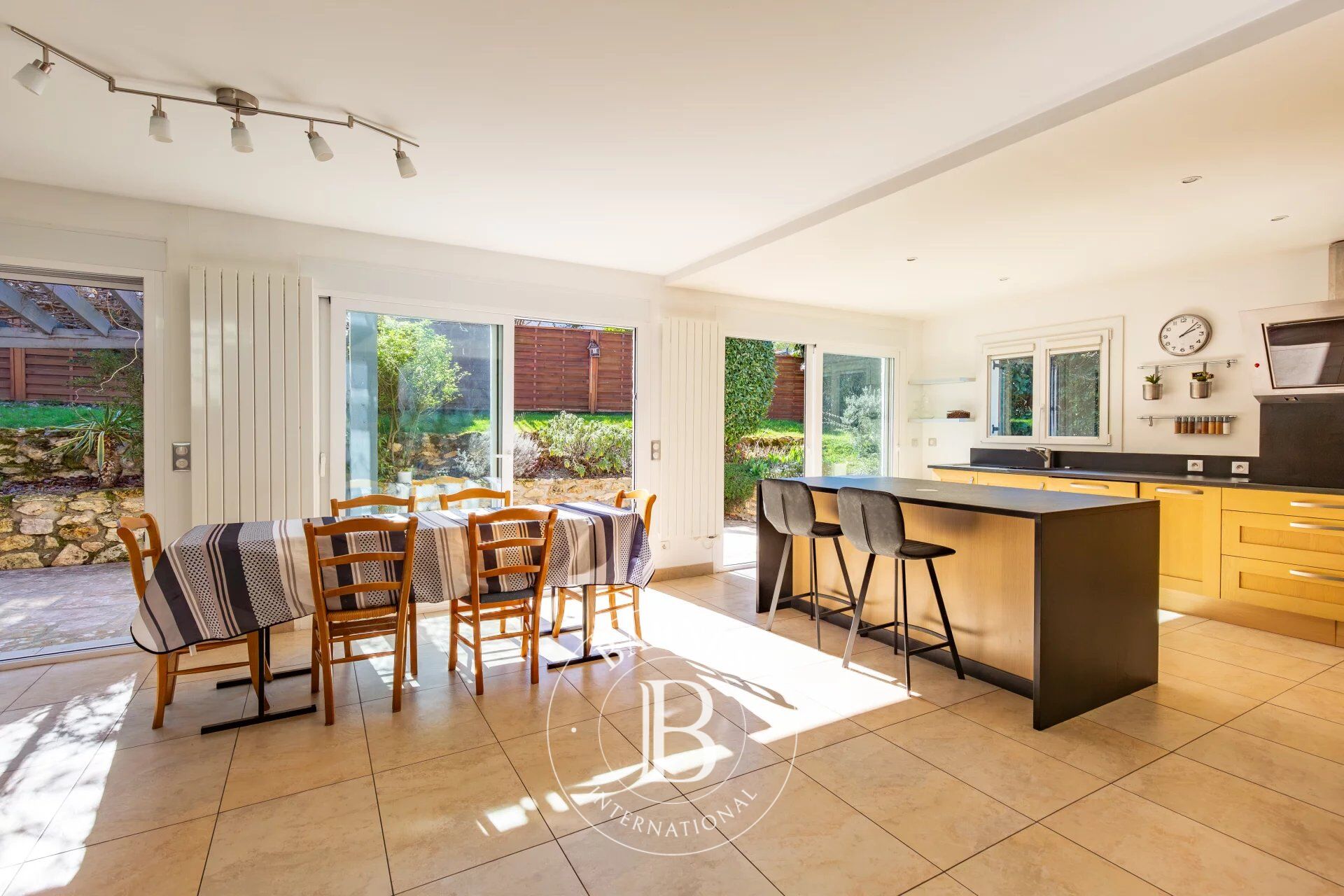 MAREIL MARLY MAISON 5/5 CHAMBRES 169 M2 - picture 2