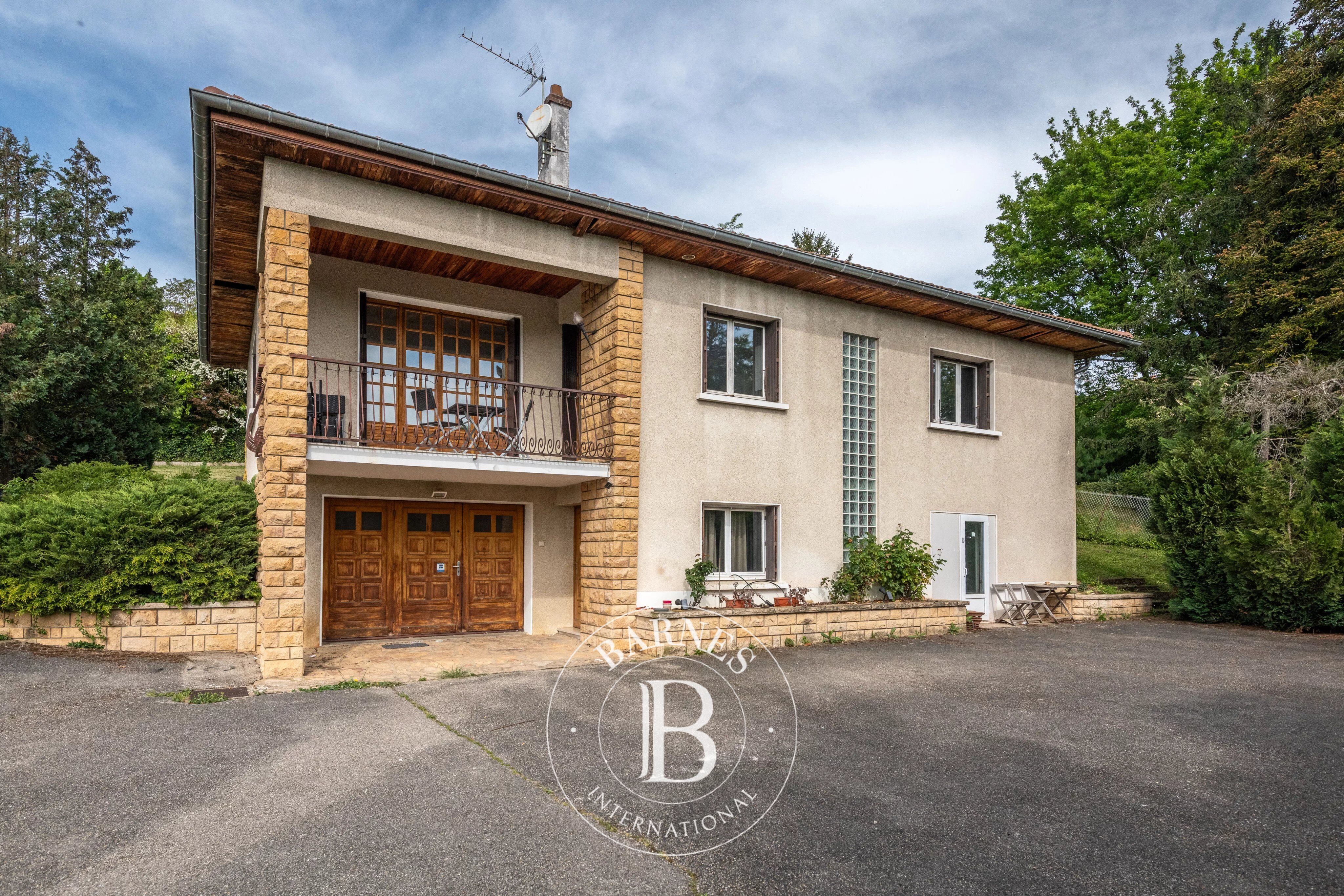 Saint-Cyr-au-Mont-d'Or -  Maison de 196 m² à rénover - 4 chambres - Garage - Terrain 3000 m² -  Vue dégagée - Garage - picture 2