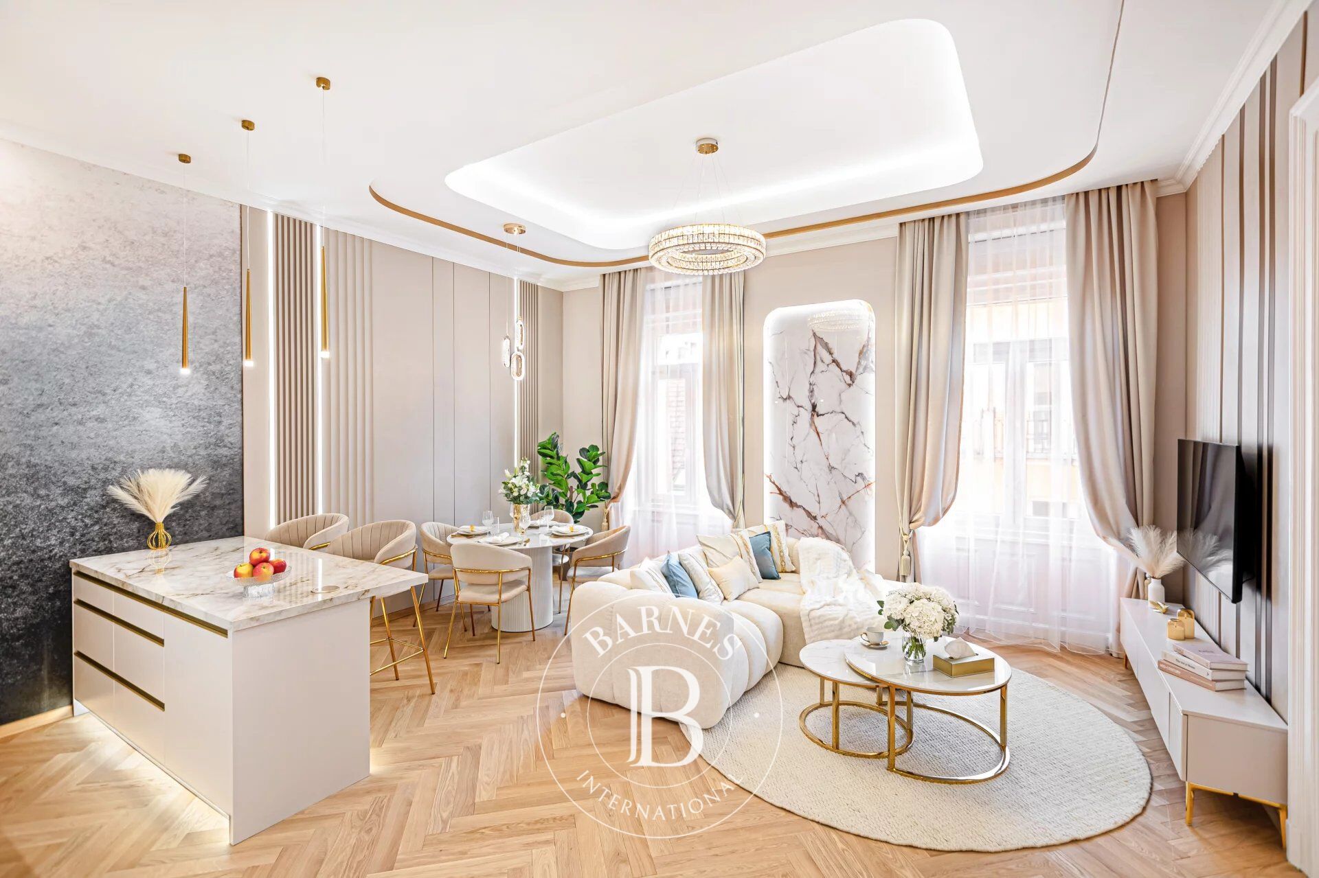 Timeless Elegance Meets Modern Comfort Near Fővám tér and the Danube - picture 1