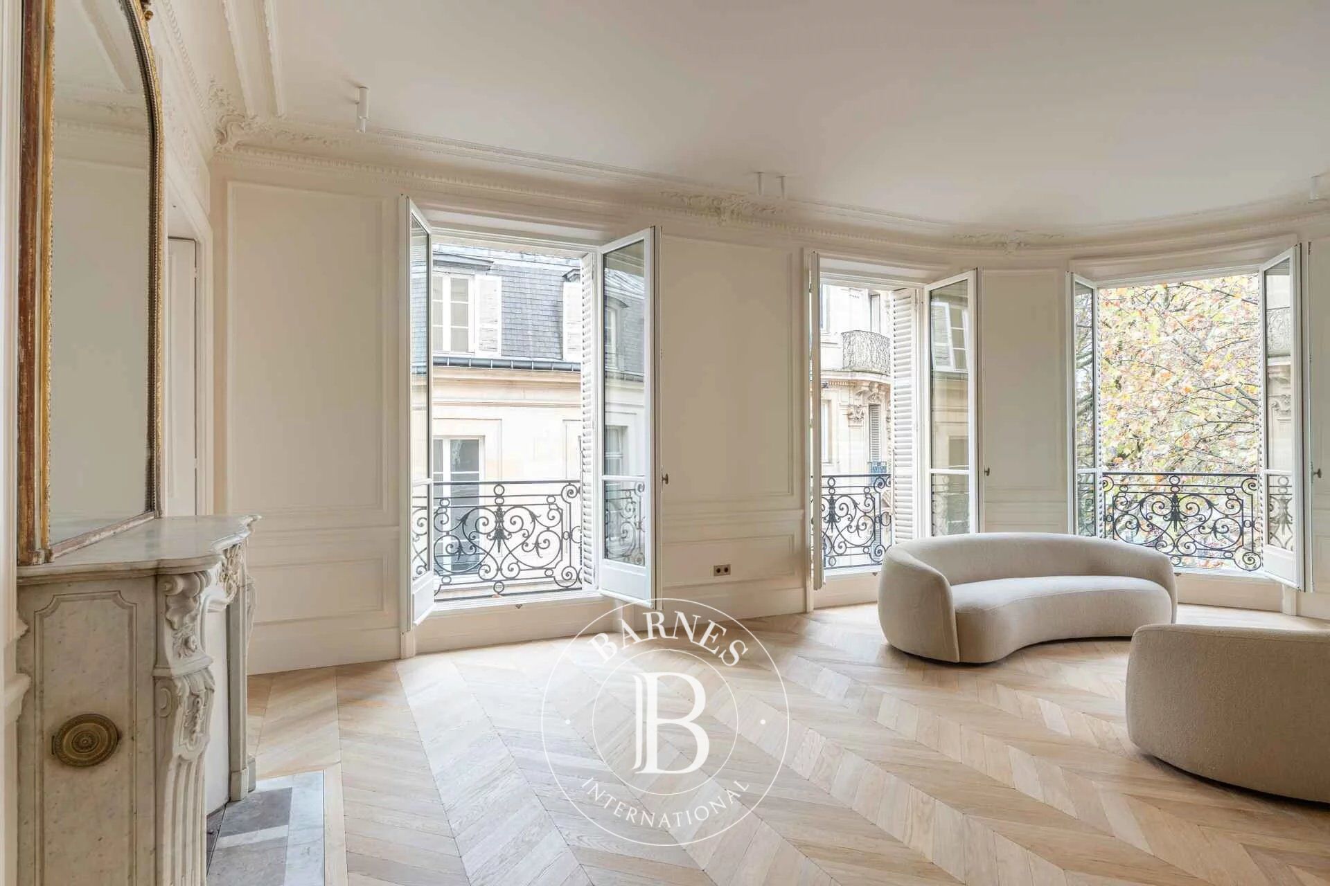 Co-Ownership : 3-bedroom Haussmann apartment - Paris 7th - Solférino - picture 2