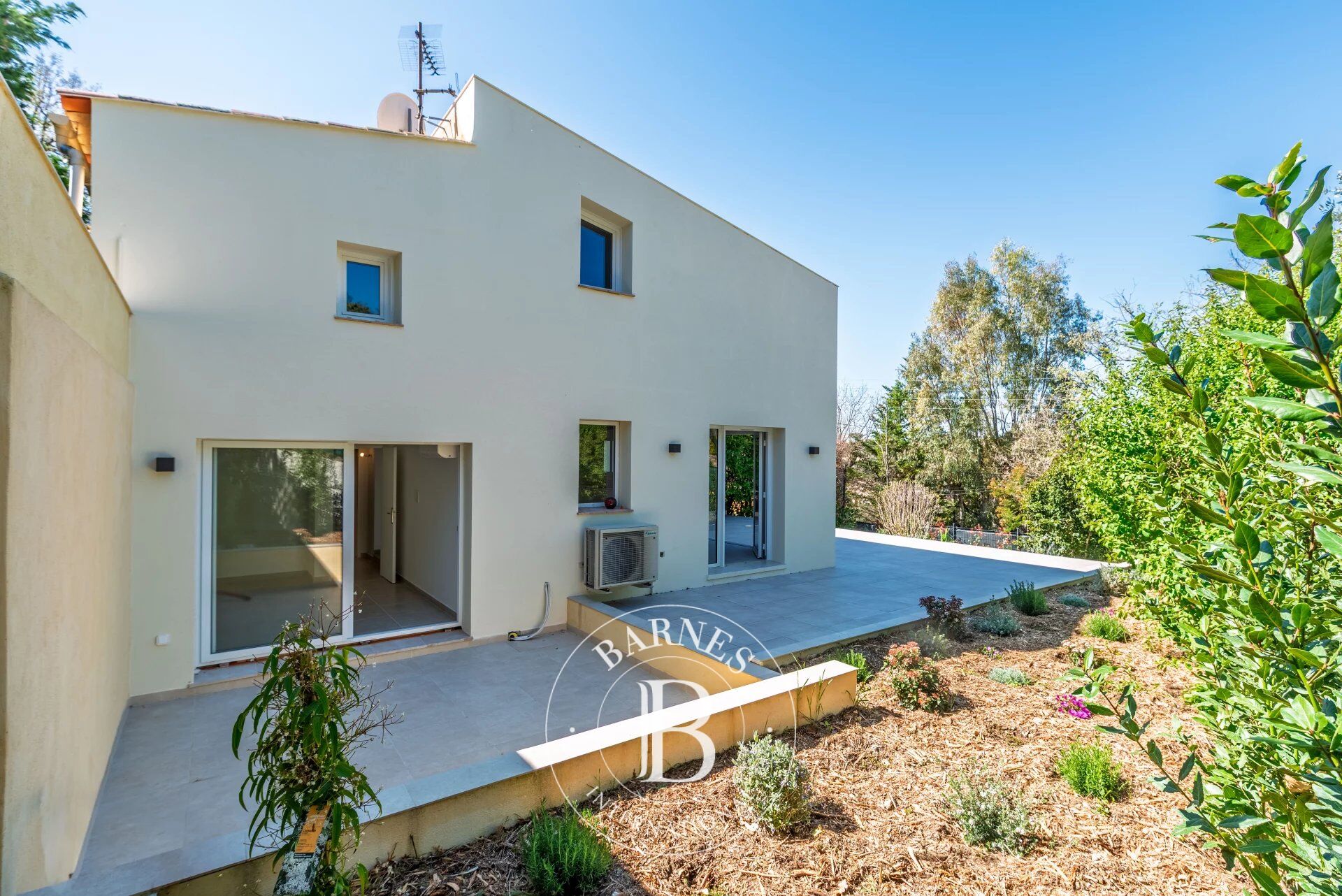 Villa Biot - picture 2