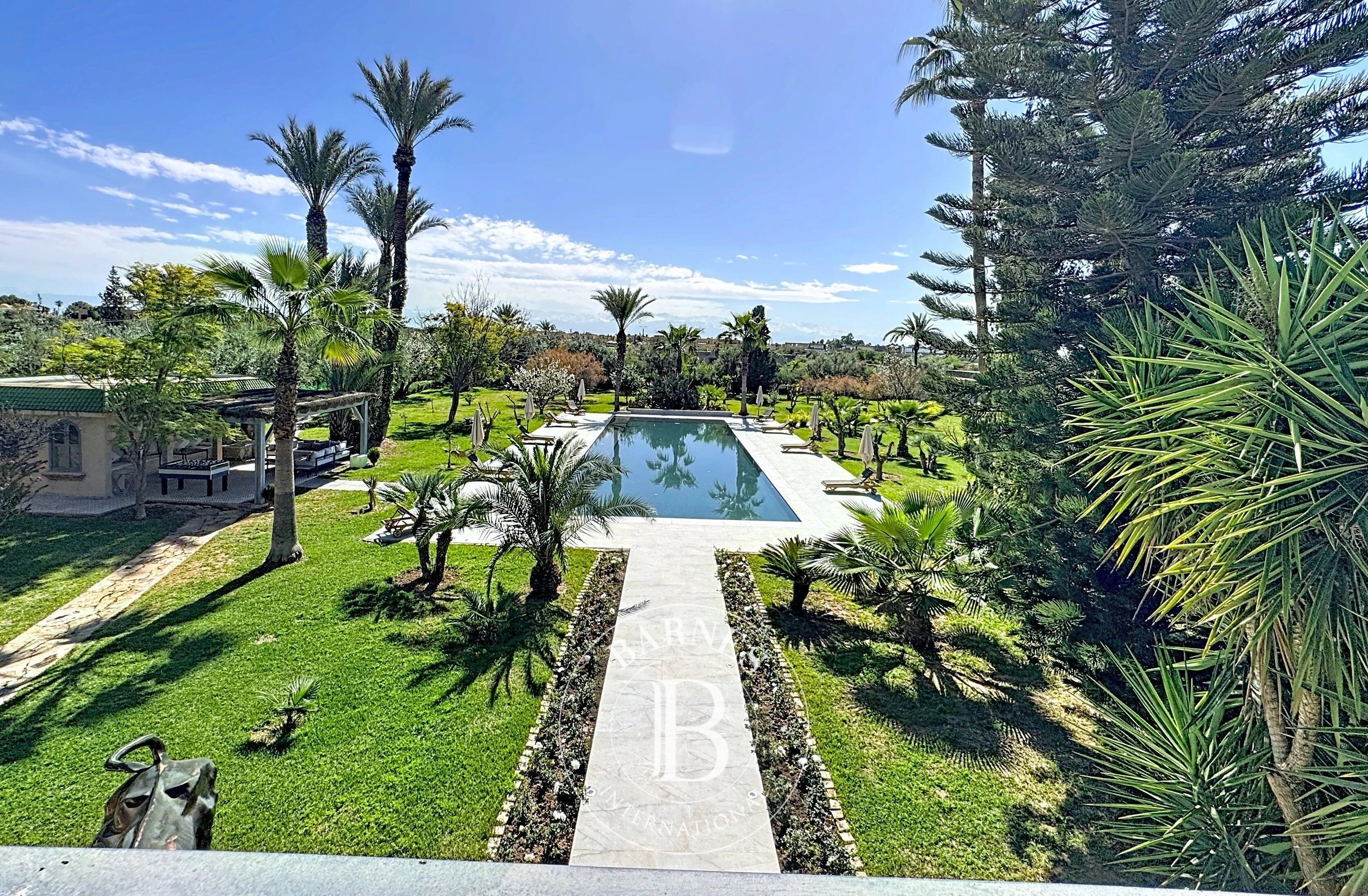 EXCEPTIONNEL A MARRAKECH : VILLA DE PRESTIGE 9 SUITES AVEC PISCINE CHAUFFEE ET TENNIS - picture 2