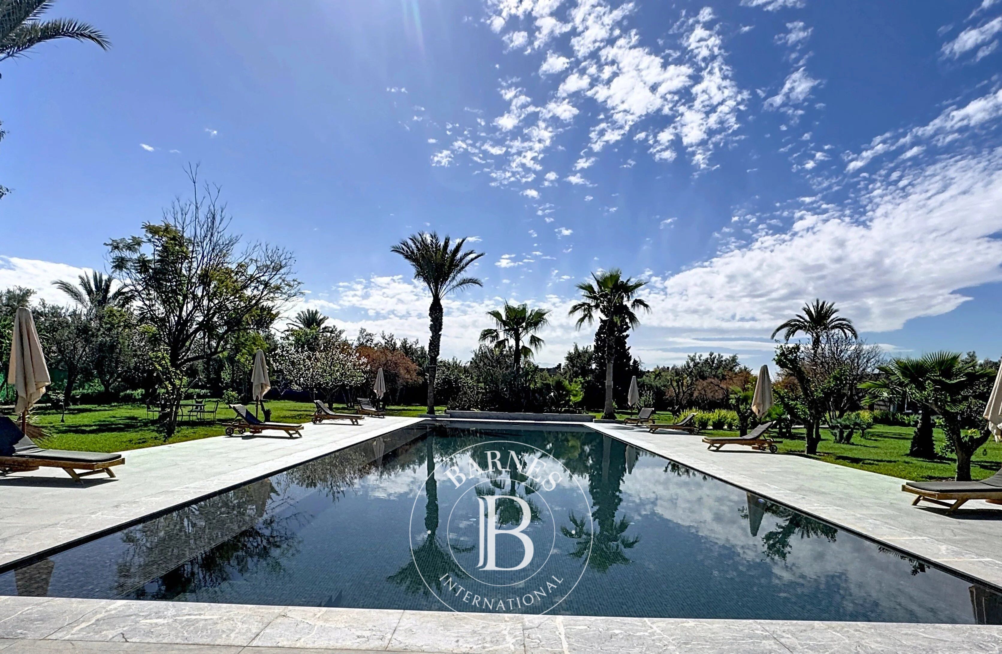 Propriété de prestige à vendre à Marrakech – 9 suites, piscine chauffée et court de tennis - picture 3