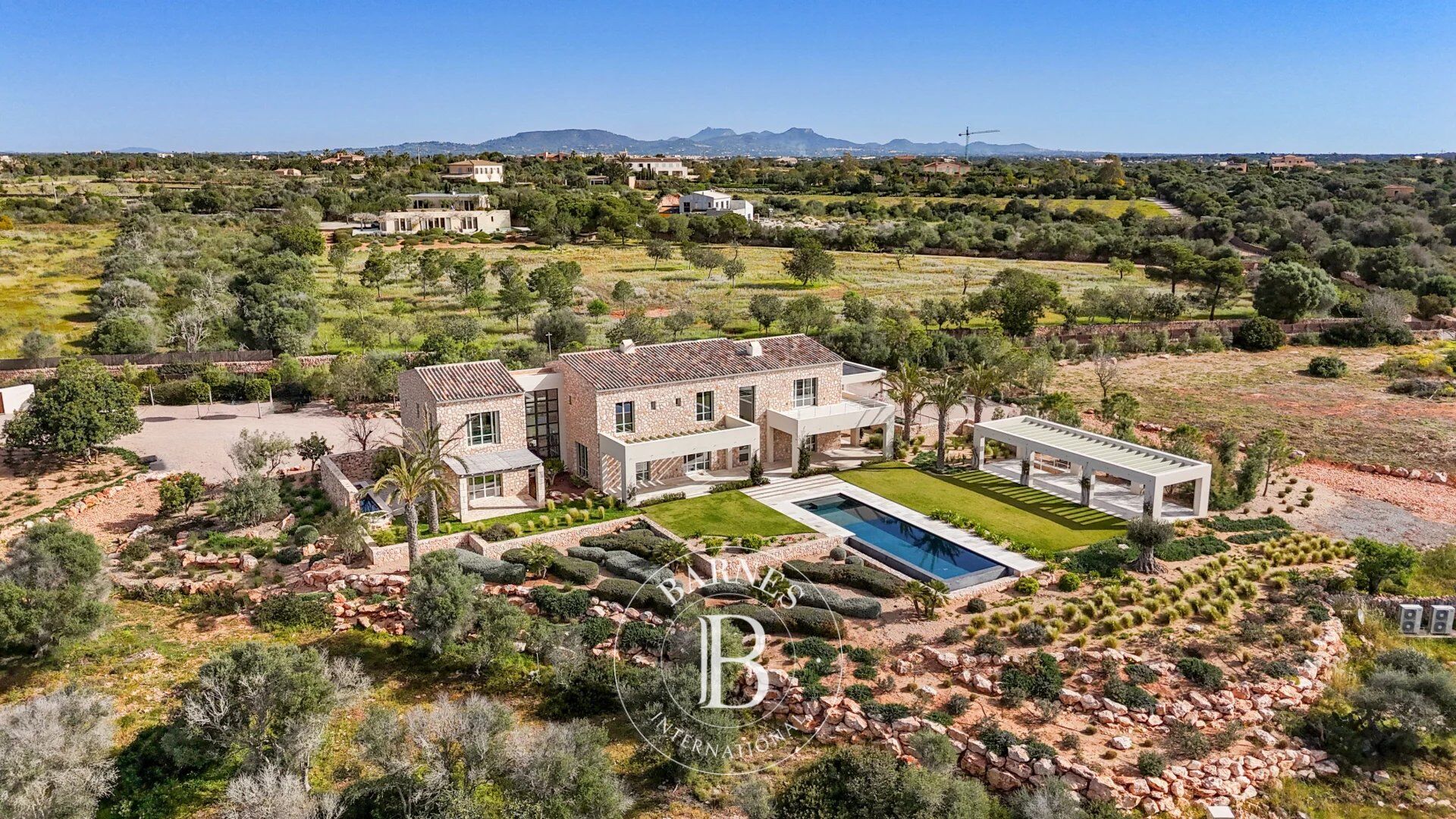 High-End Contemporary Finca with Sea Views in Santanyí - picture 2