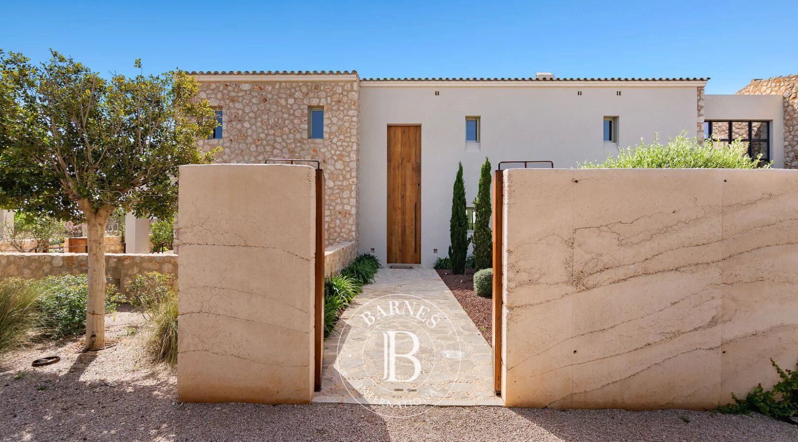 High-End Contemporary Finca with Sea Views in Santanyí - picture 3