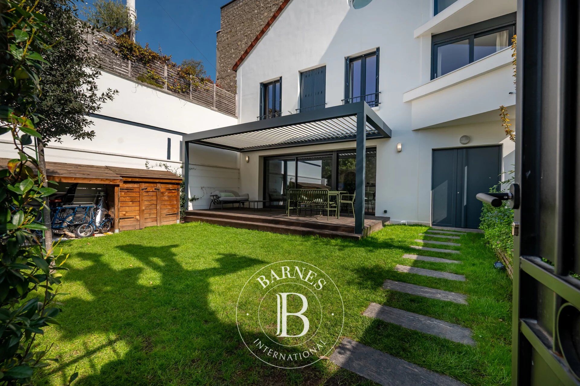 Casa Courbevoie - picture 1