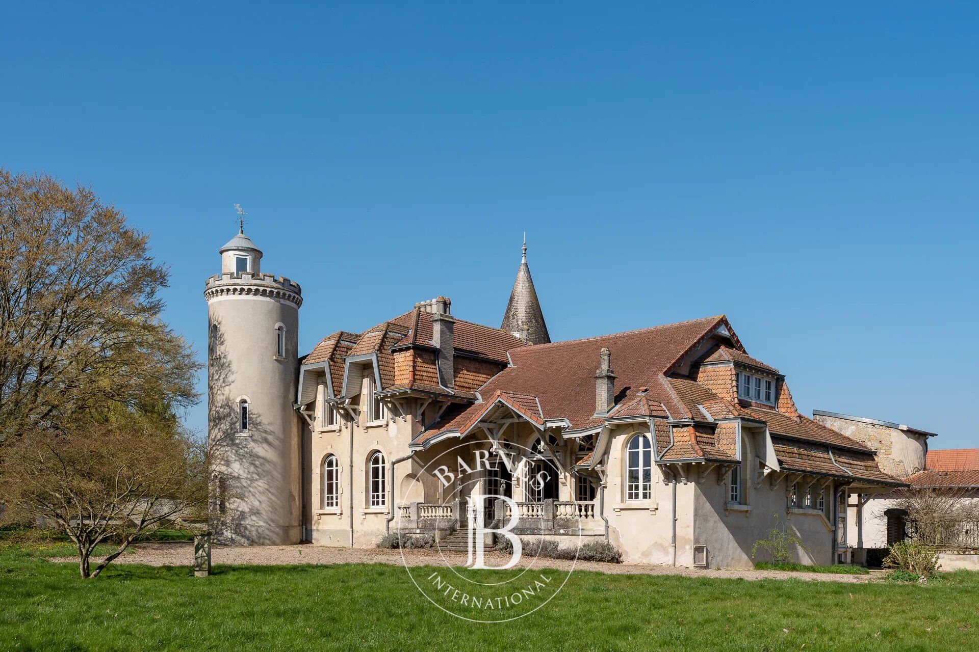 Belleau – Château inscrit partiellement aux Monuments Historiques - picture 1