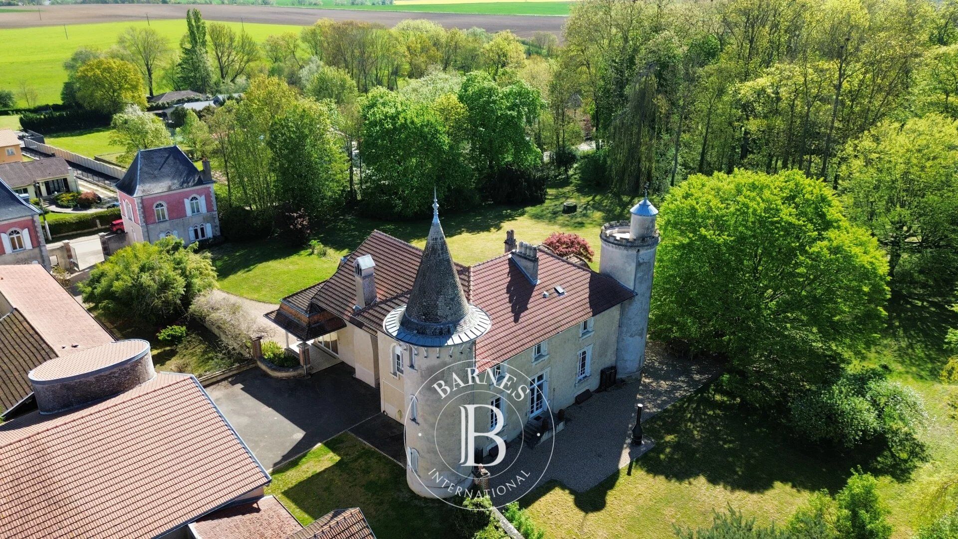 Belleau – Listed Historic Castle - picture 1