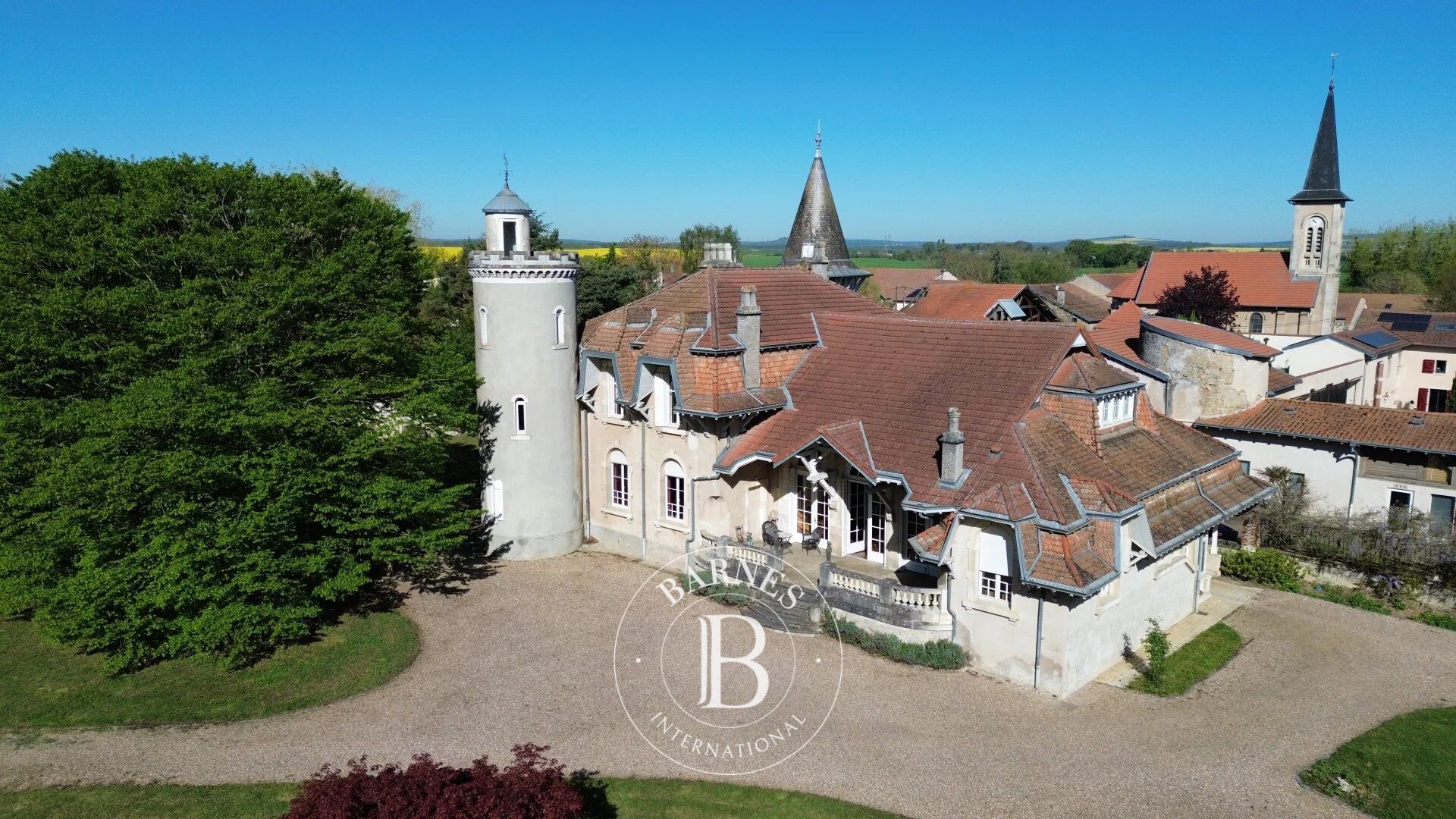Belleau – Listed Historic Castle - picture 2
