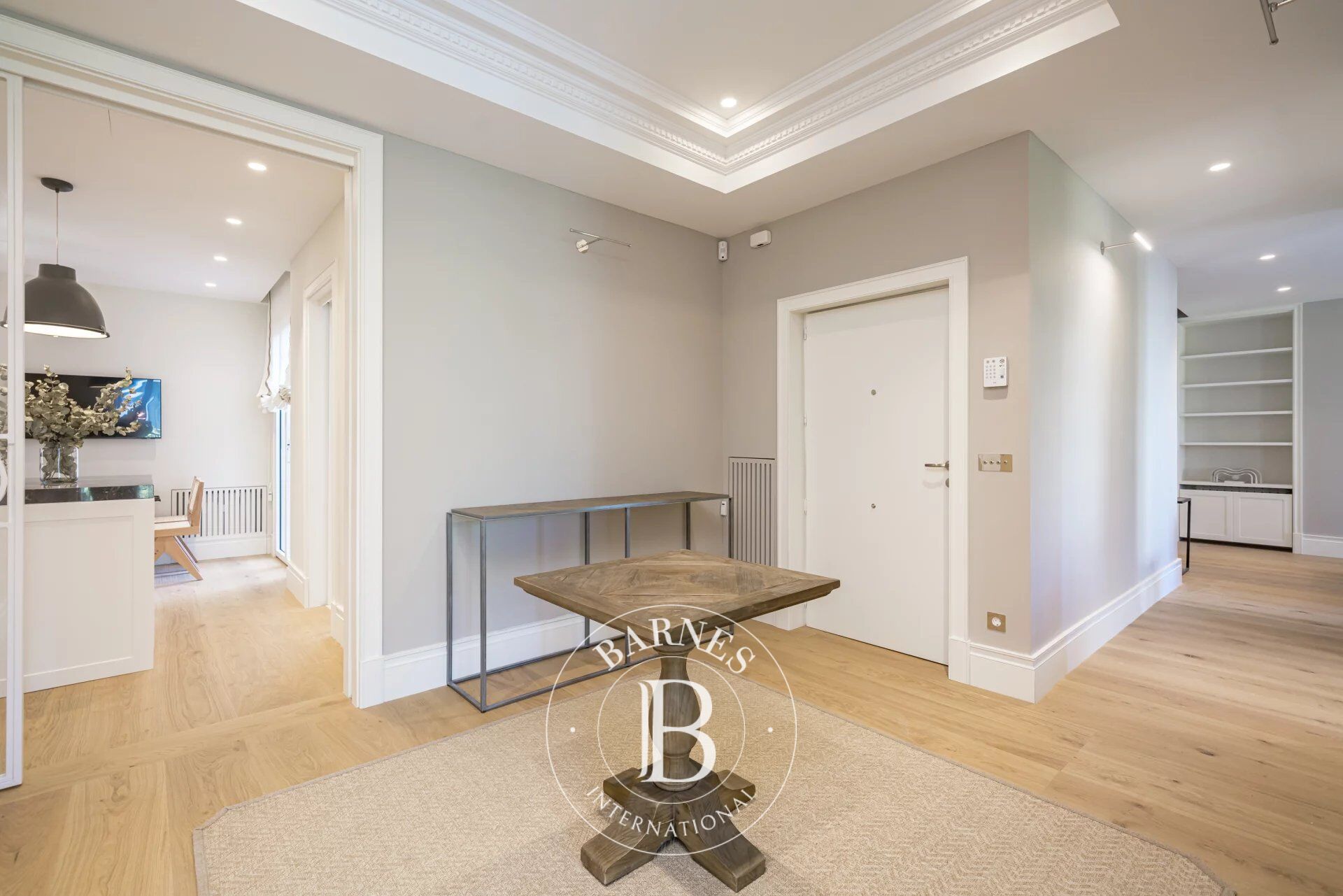 ELEGANT LUXURY RESIDENCE in the Salamanca District - picture 2