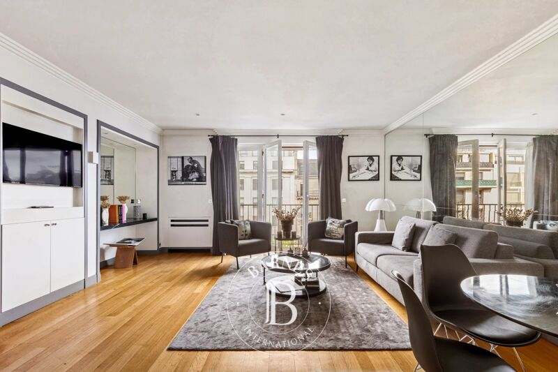 Paris 8ème - AVENUE MONTAIGNE - APPARTEMENT 2... - picture 2