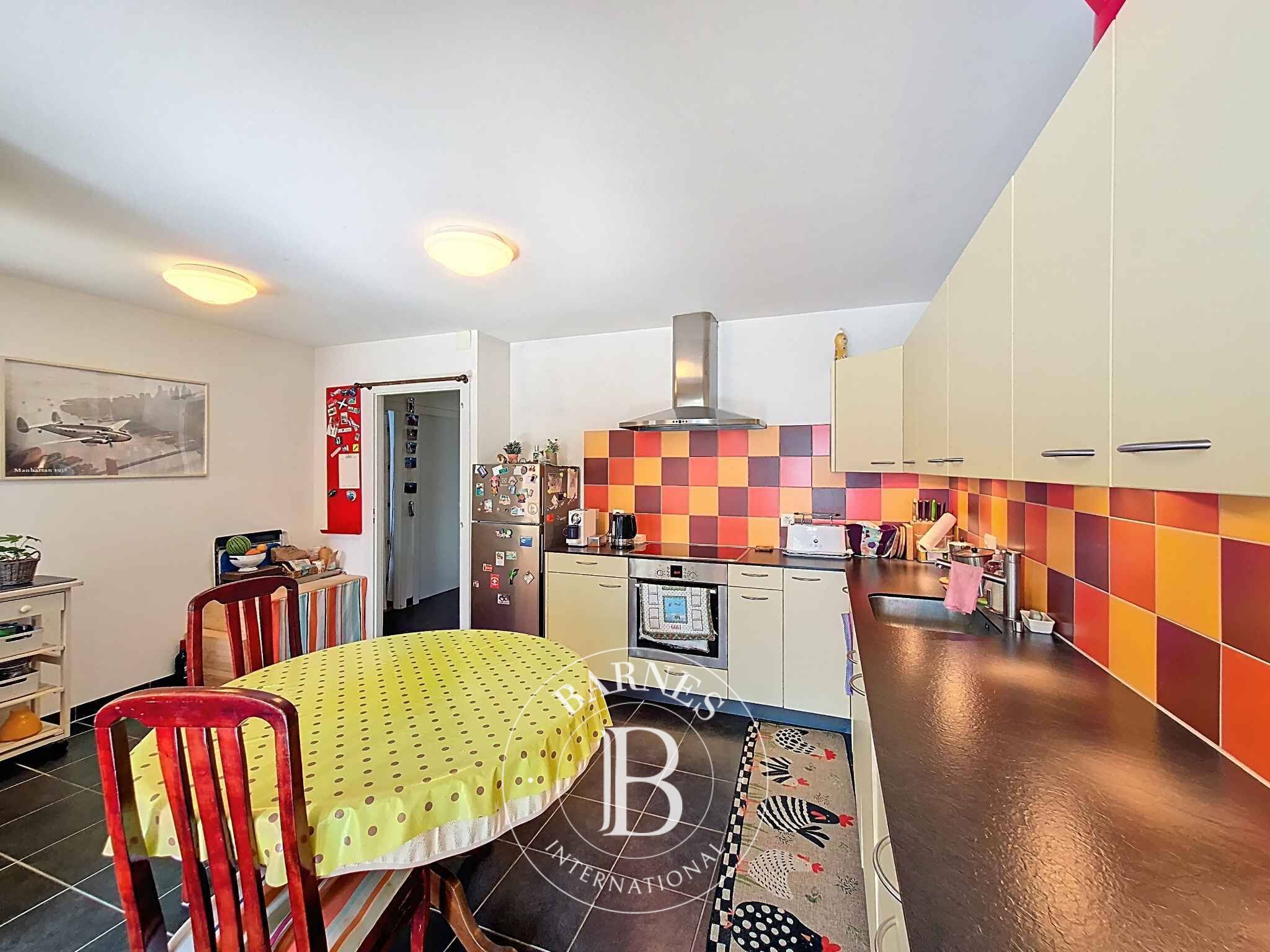 Maison individuelle lumineuse dans un cadre verdoyant - picture 2