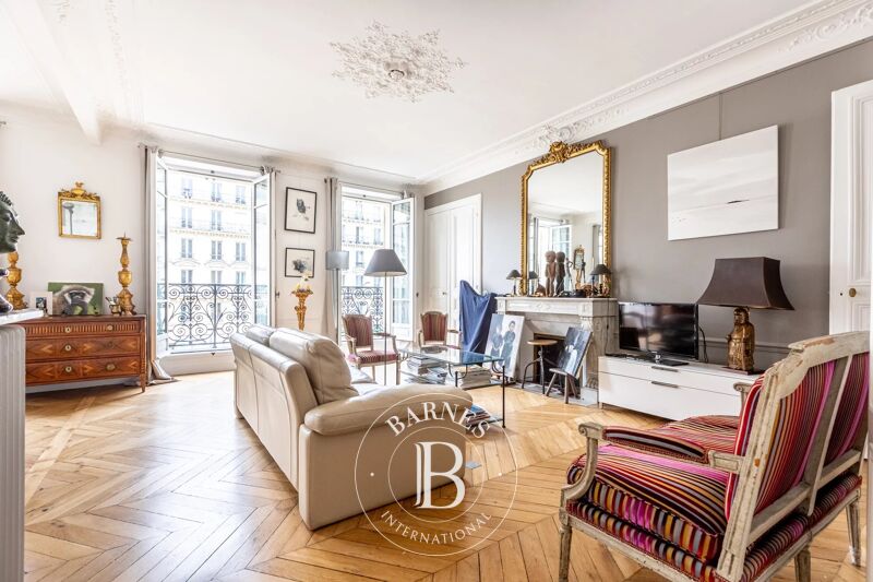 Paris 17 - Batignolles - Appartement 3 chambres - Immeuble Haussmannien - Plein sud