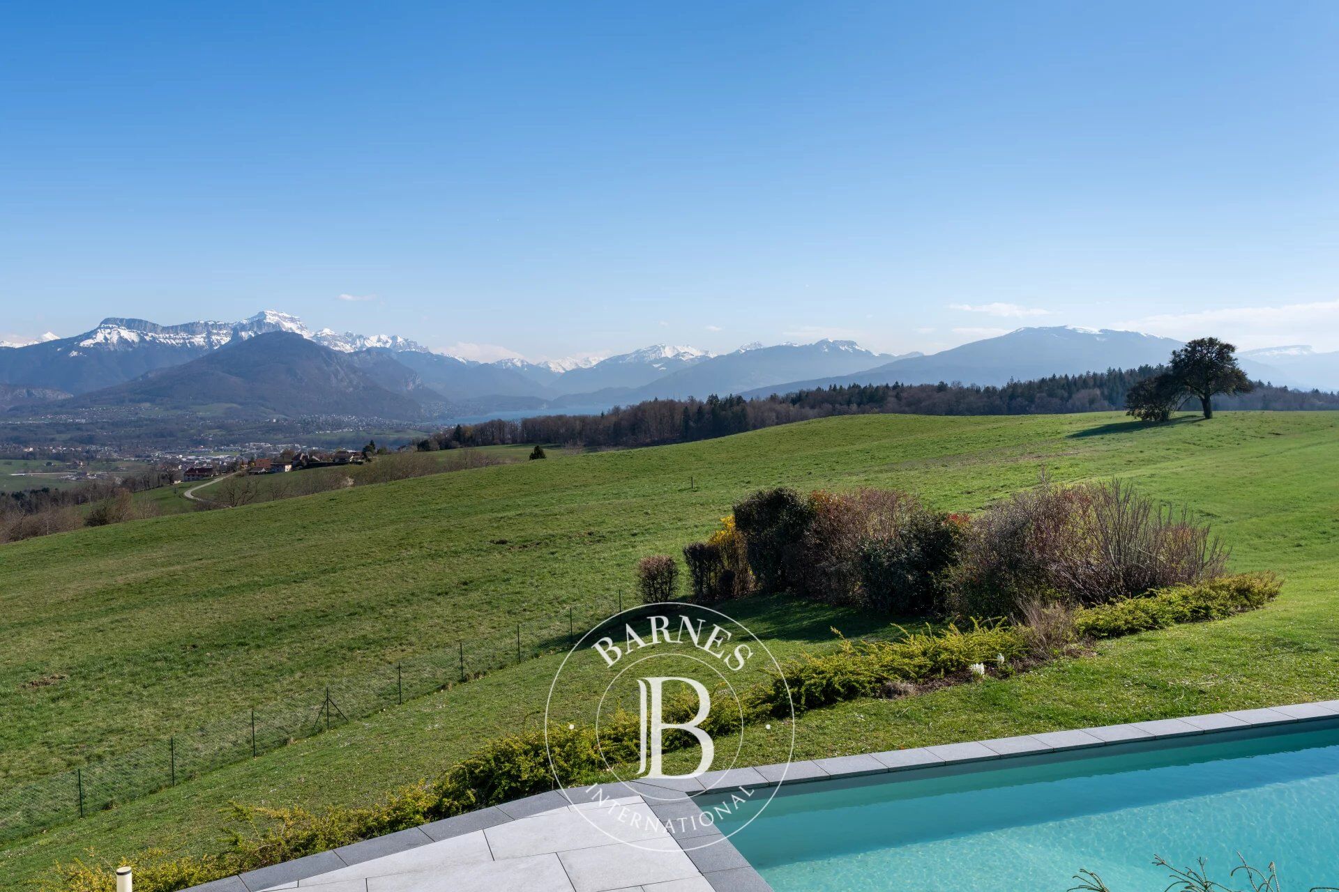 BARNES ANNECY – PRINGY – LAKE VIEW – EXCEPTIONAL VILLA WITH POOL – FAMILY HOME WITH LAKE AND MOUNTAIN VIEWS - picture 3