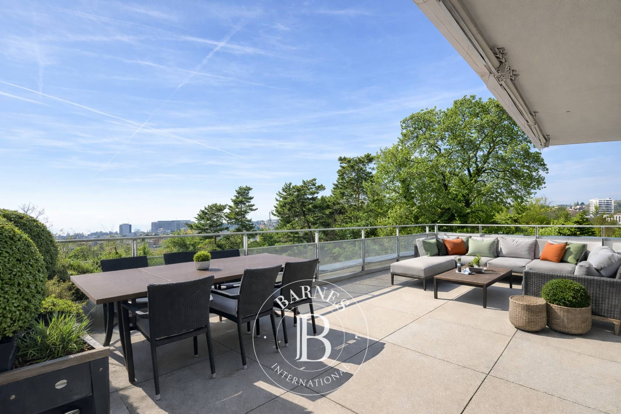 Elégant attique contemporain de 6.5 pièces à un instant du quartier de Chailly  - picture 1