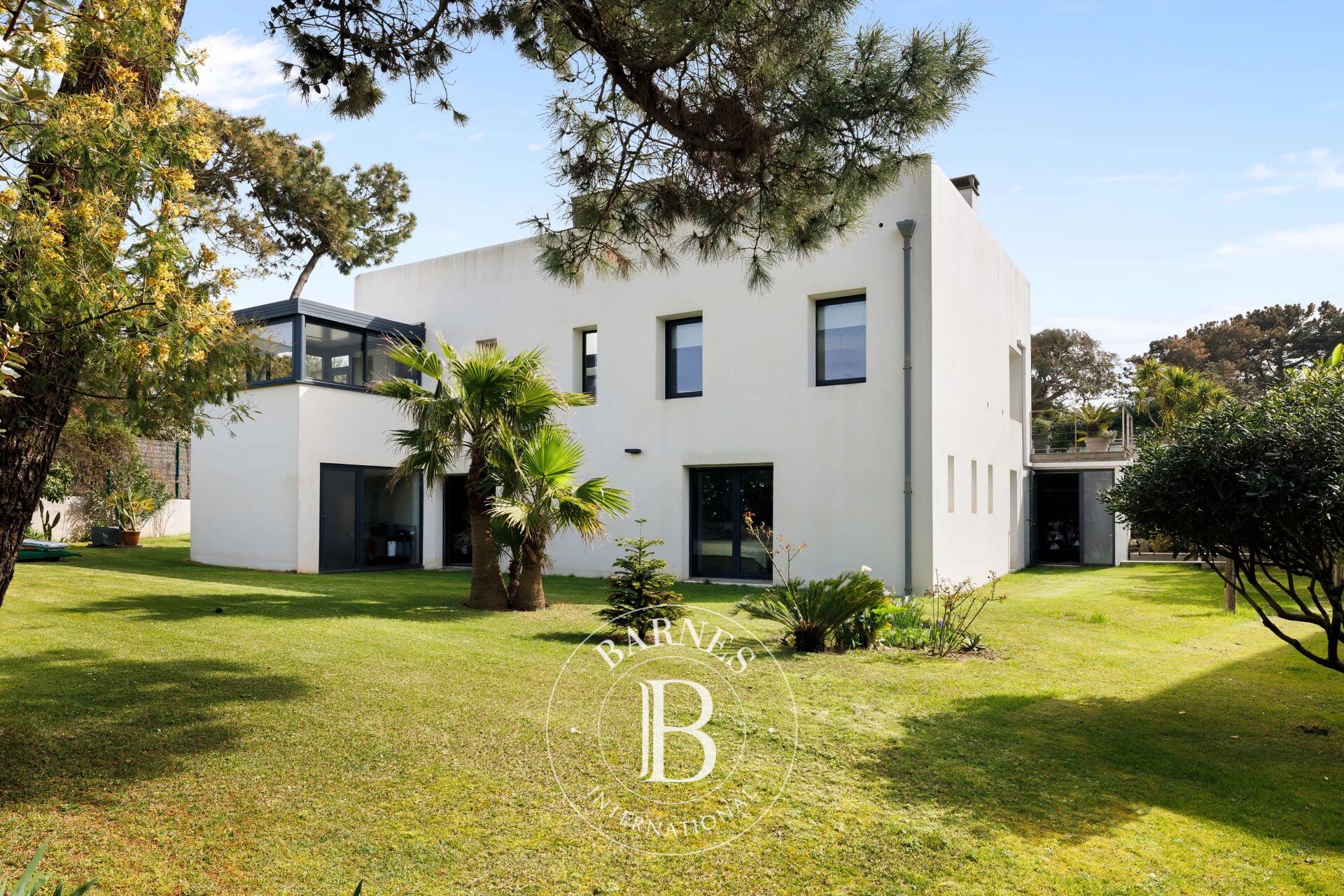 ANGLET CHIBERTA, TRÈS BELLE MAISON CONTEMPORAINE AVEC PISCINE - picture 3