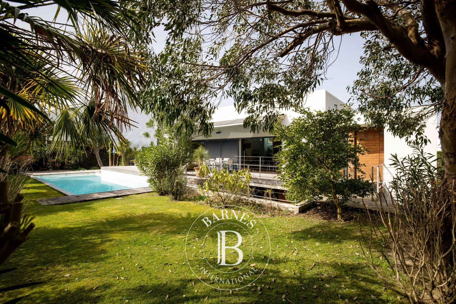 ANGLET CHIBERTA, TRÈS BELLE MAISON CONTEMPORAINE AVEC PISCINE - picture 2
