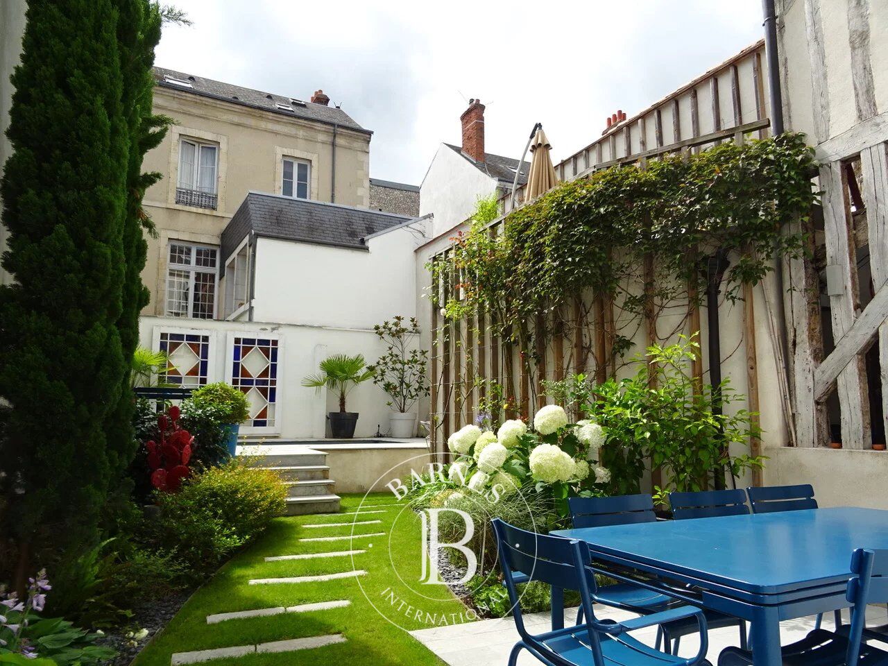 ORLÉANS CATHEDRAL – MANSION WITH GARDEN & SWIMMING POOL - picture 2