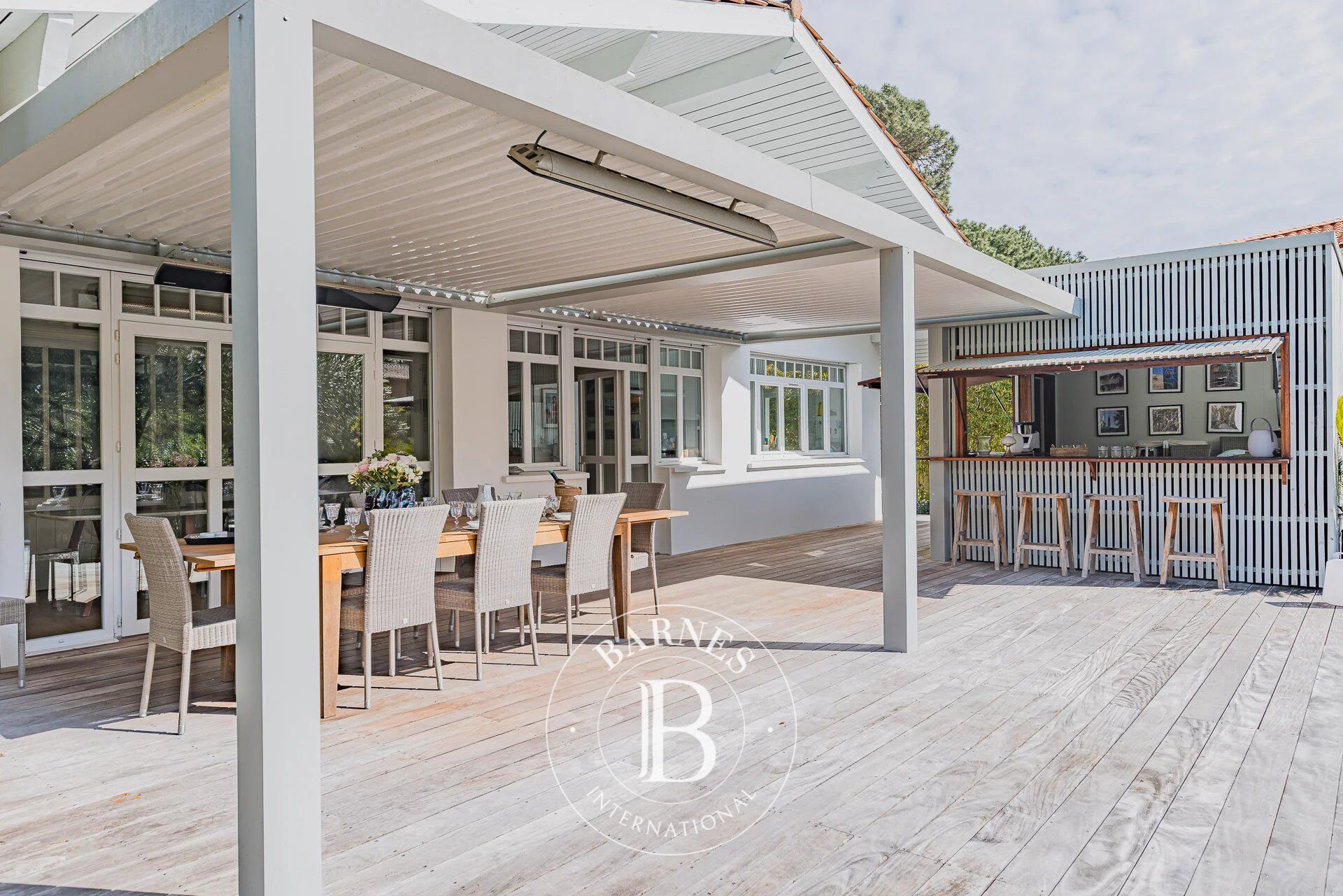 VILLA «CALYPSO» PROCHE DE LA PLAGE DES AMÉRICAINS AU CAP FERRET, AVEC PISCINE CHAUFFÉE ET CUISINE D’ÉTÉ – CAPACITÉ 12 PERSONNES - picture 2