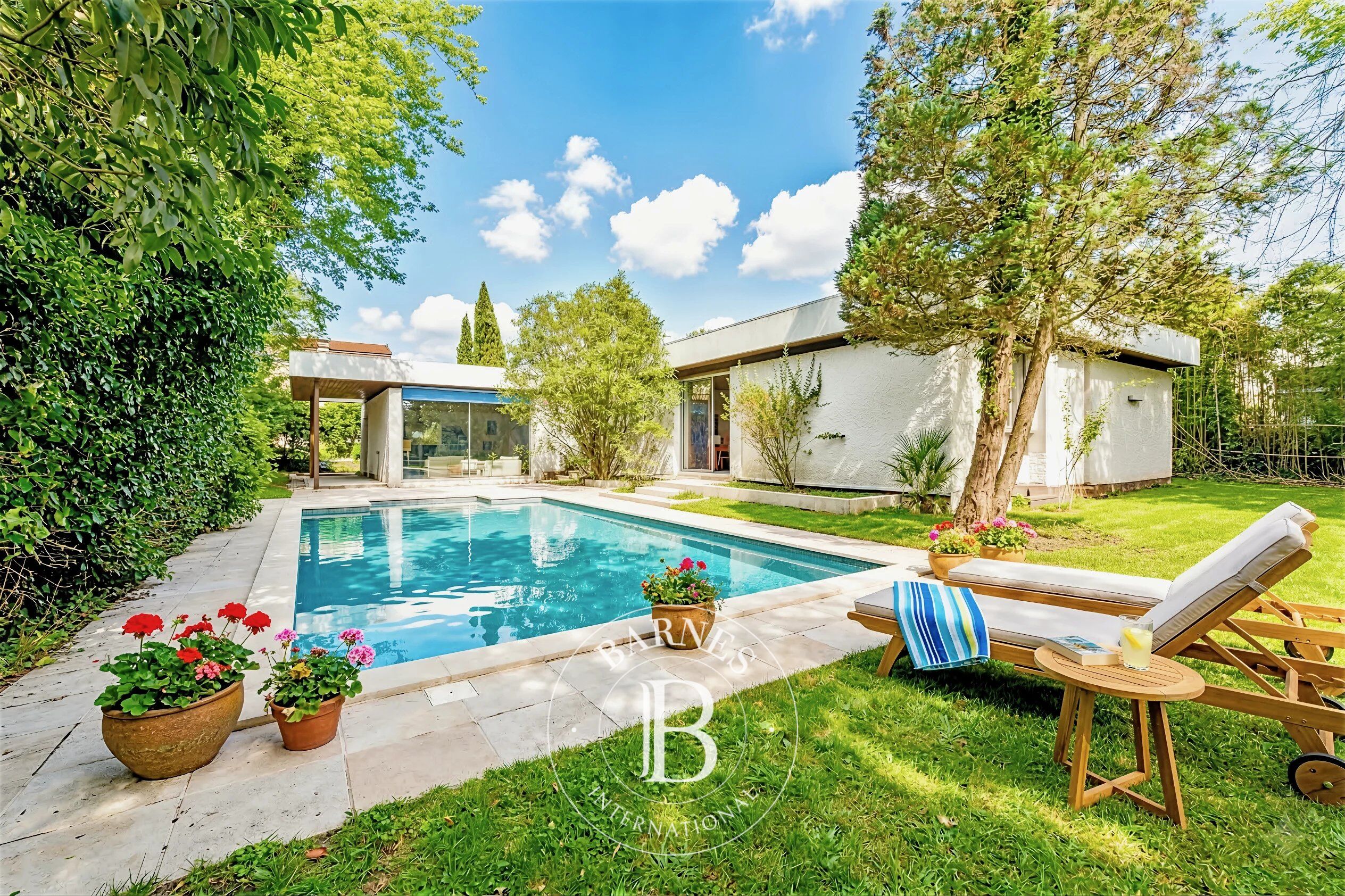 Bordeaux Caudéran – 234 sqm Architect-Designed Single-Storey House – Pool – Detached - picture 1