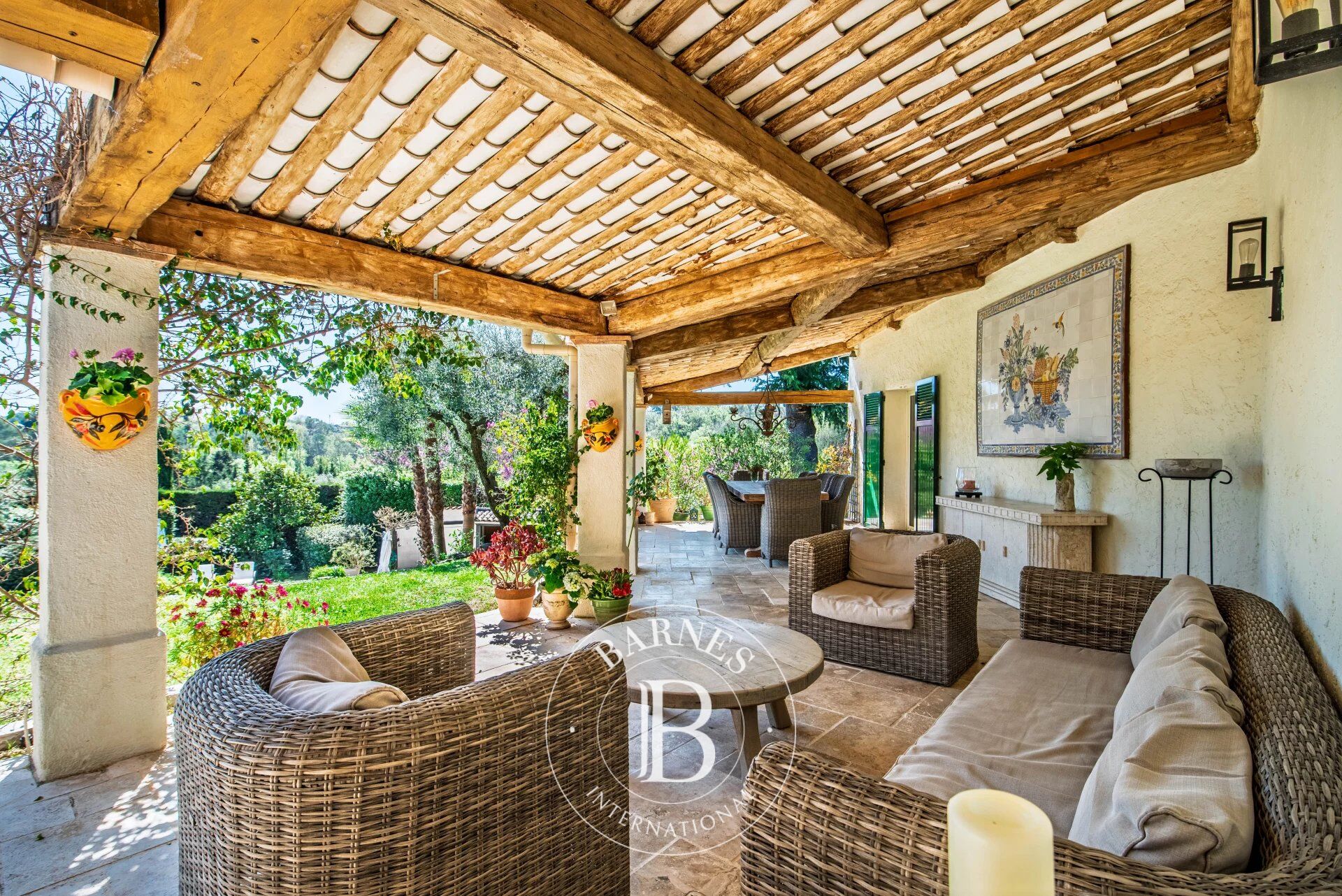 Opio - Rare property in quiet closed domain, next to the golf course Opio Valbonne, swimming pool, 2 guest houses, - picture 3