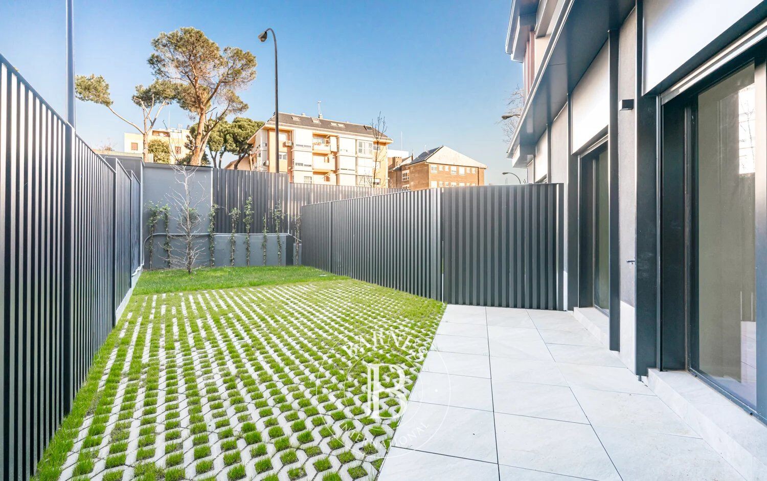 Appartement neuf avec jardin, piscine et parking. - picture 3