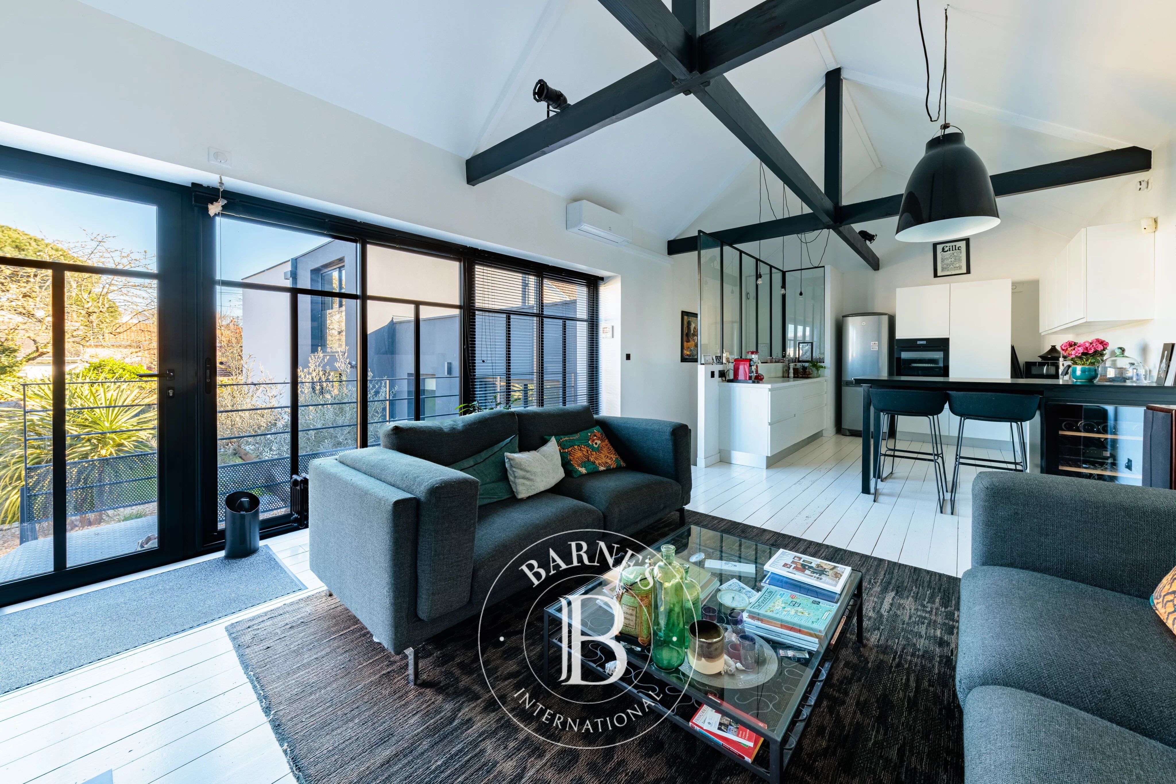 Modern 4-Bedroom House with Garden in Nantes - picture 3