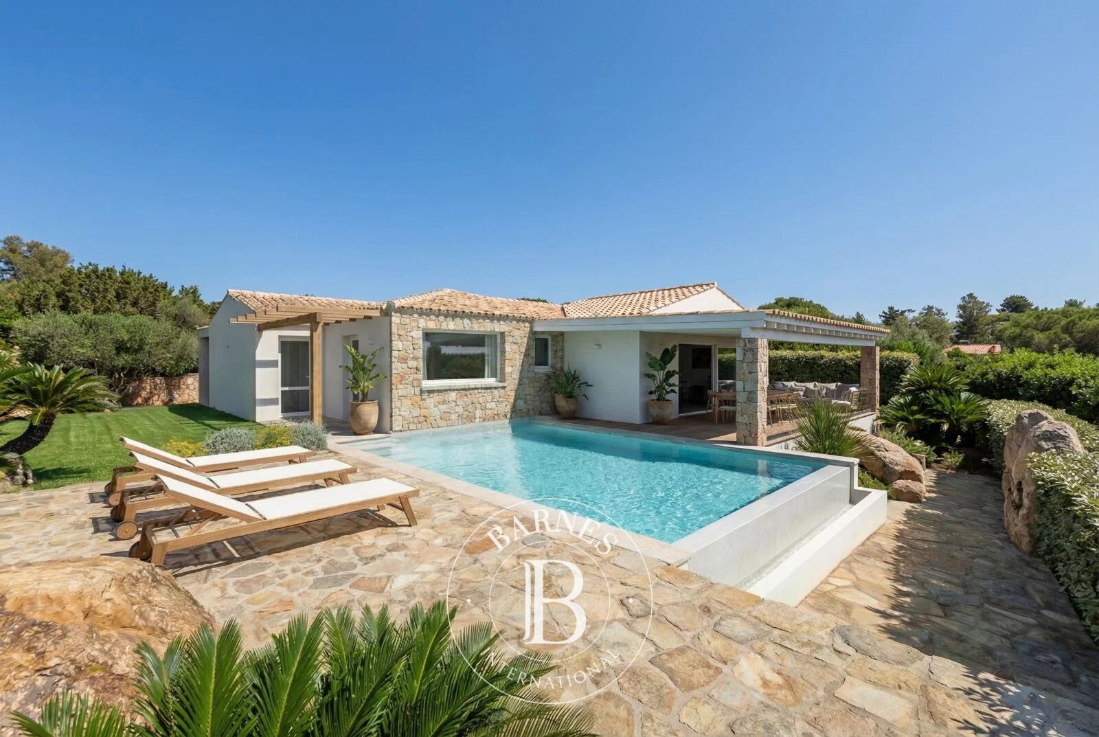 VILLA MONIQUE - picture 2